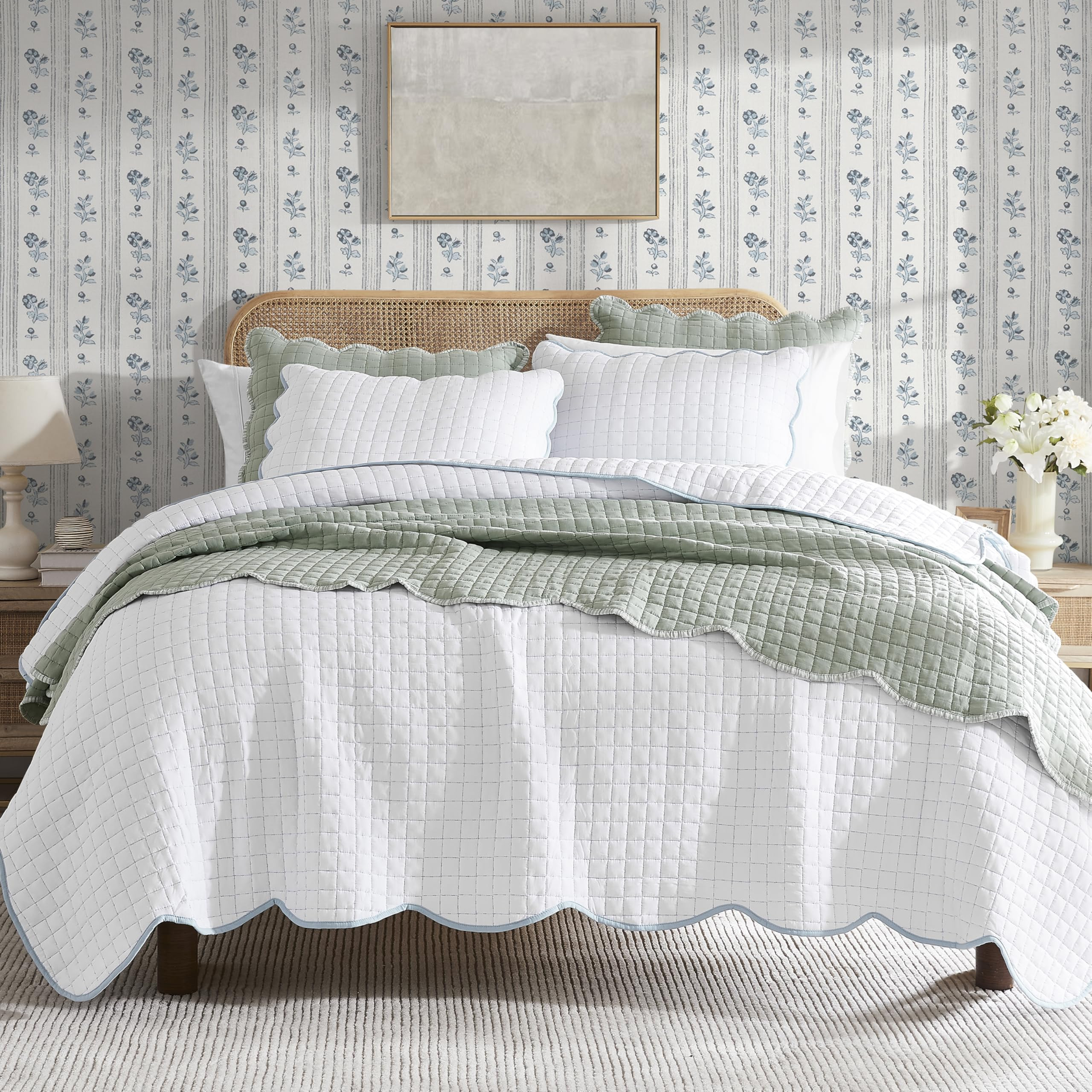 WDCOZY White King Size Quilt Bedding Set, Scalloped Farmhouse Country Rustic Lightweight Soft Cov... | Amazon (US)