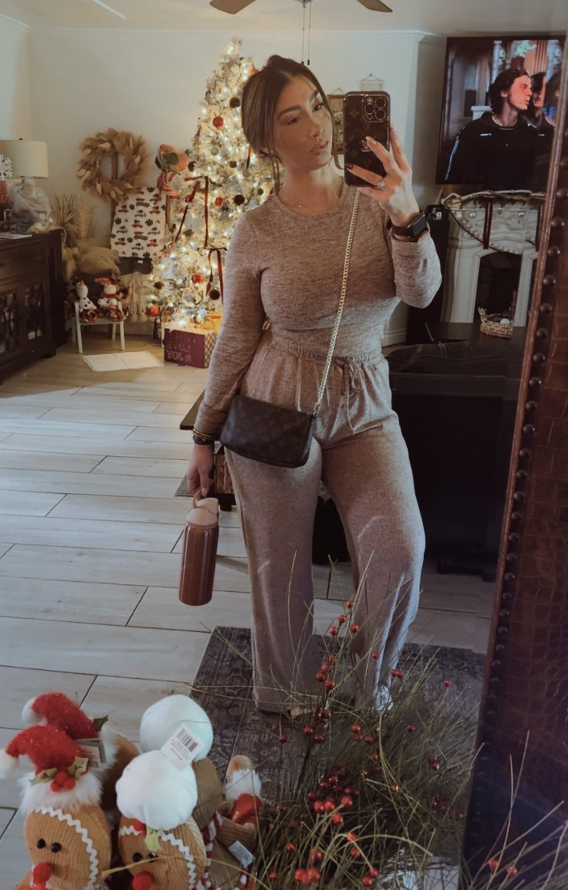 Comfy but cute ❤️ #ootd #comfyootd #momfit #momoutfit #momootd #midsizefashion #midsize #momsover35 

#LTKFindsUnder50 #LTKmomlife #LTKMidsize