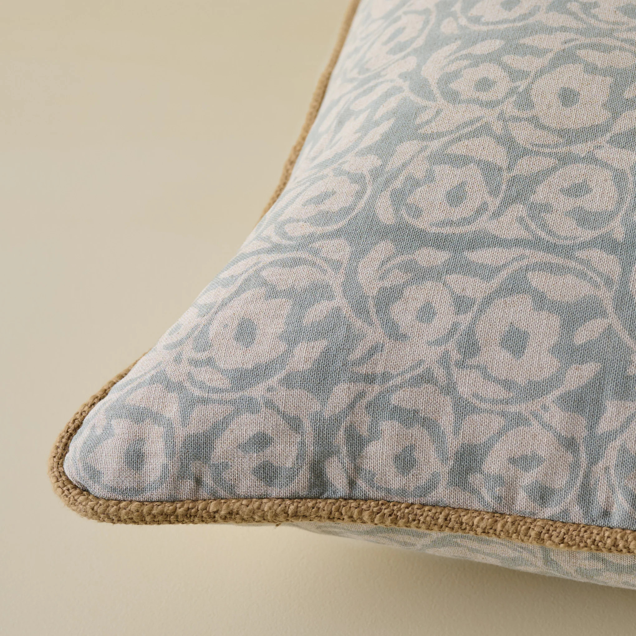 Pivoine Fleurs Pillow | Magnolia