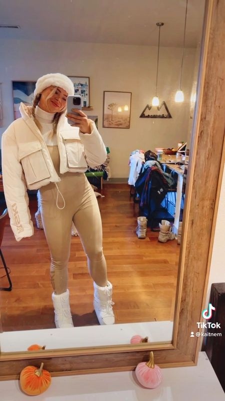 I got this set from PLT last season and it’s no longer in stock but this brown version is even cuter imo ! Linking similar + my actual base layers and sweater and boots which are still in stock :) #ski #snowboard #skisuit #aspen #vail #colorado #winter #skioutfit #prettylittlething #skijacket #skipants 

#LTKtravel #LTKSeasonal #LTKstyletip