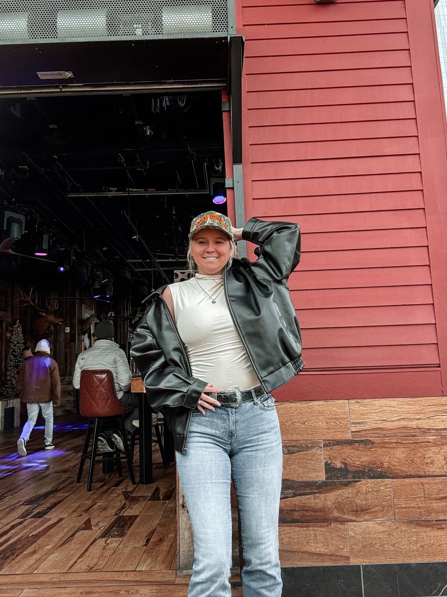Nashvilleeeee oh how I loved you 

Fitted up with a bit of a warmer look since it was chilly in November there

#LTKTravel #LTKSeasonal