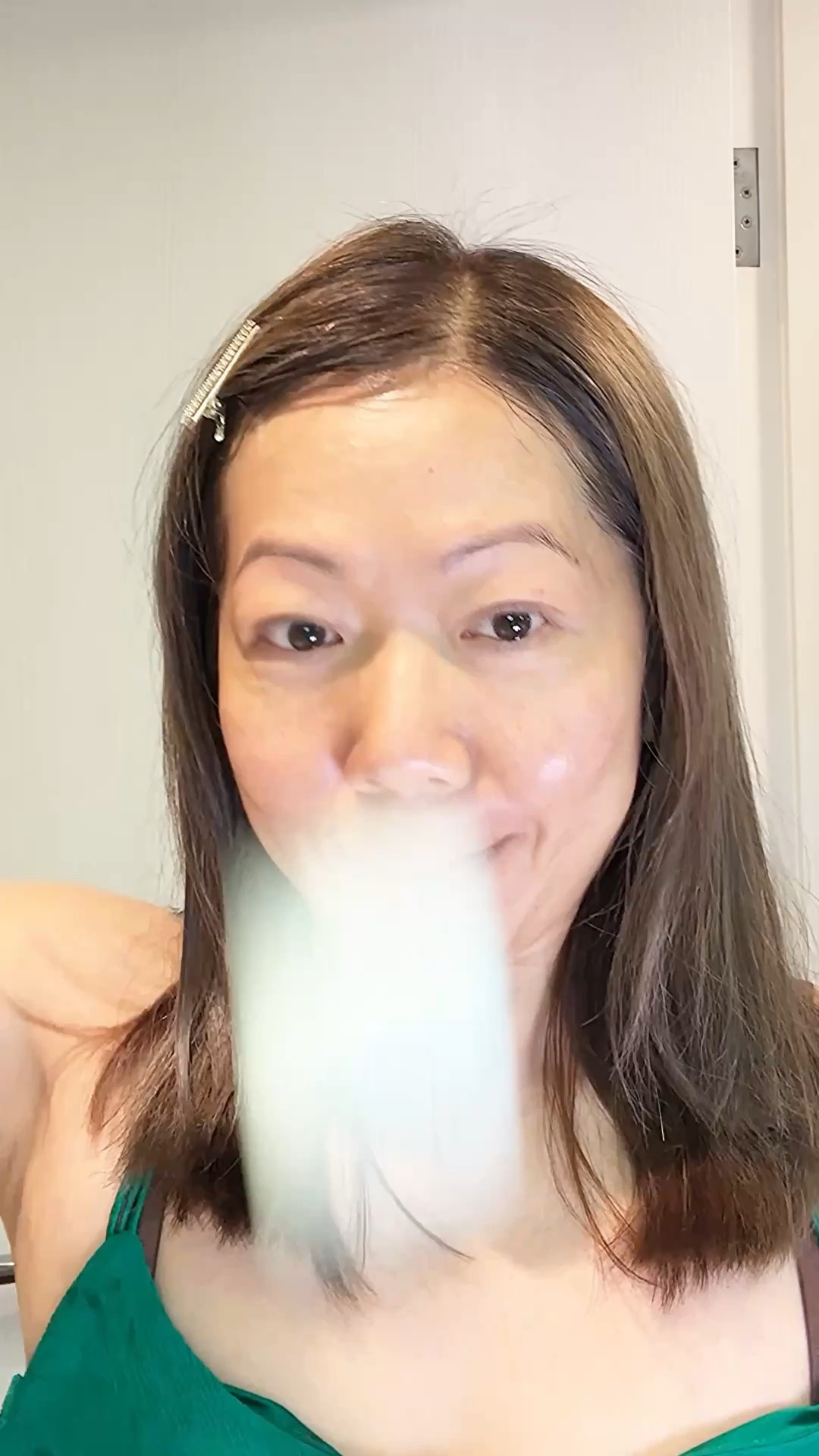 You don’t need this if you’re fine with dull, rough skin ✨

The Arencia Glow Hyssop Overnight Face Mask Serum surprised me.

At first, I didn’t like it…
Turns out I was applying too much.

Use a small amount and gently massage —
the gel texture melts into the skin and feels so light, not sticky at all.

Formulated with:
🌿 30% Vitamin A, C, E complex → helps smooth, brighten, and refine skin texture
🌿 Hyssop Extract → rich in minerals + vitamins for deep hydration and calming care
🌿 Natural-origin ingredients → no artificial colorants, gentle for sensitive skin

What I notice overnight:
✔️ Skin feels deeply hydrated and plump
✔️ Rough texture looks smoother
✔️ Dull complexion looks brighter
✔️ Wake up with that soft, healthy glow

No toner needed — this works like an all-in-one overnight serum mask.

#GlassSkinRoutine #OvernightMask #KbeautySkincare #HydratingSerum #SkincareTips 

#LTKBeauty