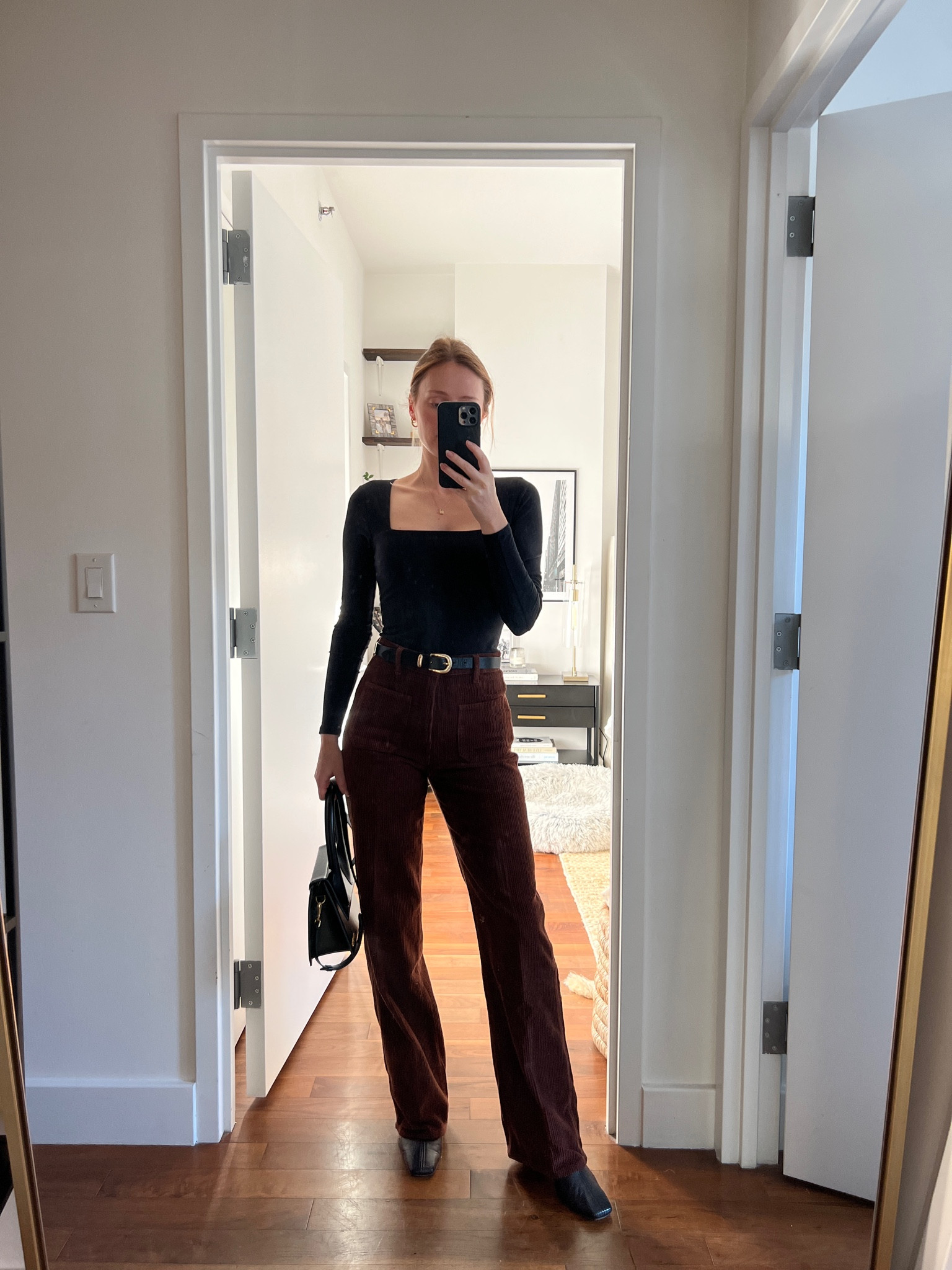 Reformation brown corduroy pants - currently 25% off in their site wide sale 

#LTKsalealert #LTKCyberweek