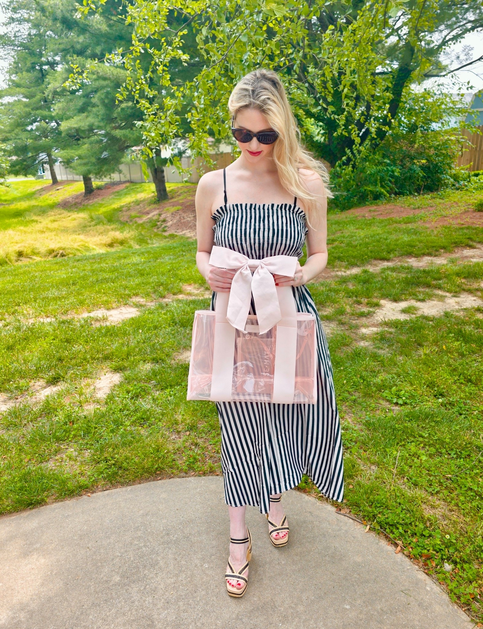 This gorgeous ballet pink bow tote from Casemate is my go to summer bag! It also comes with a little waterproof phone bag for beach or pools days! 

#LTKSwim #LTKItBag #LTKSummerEdit