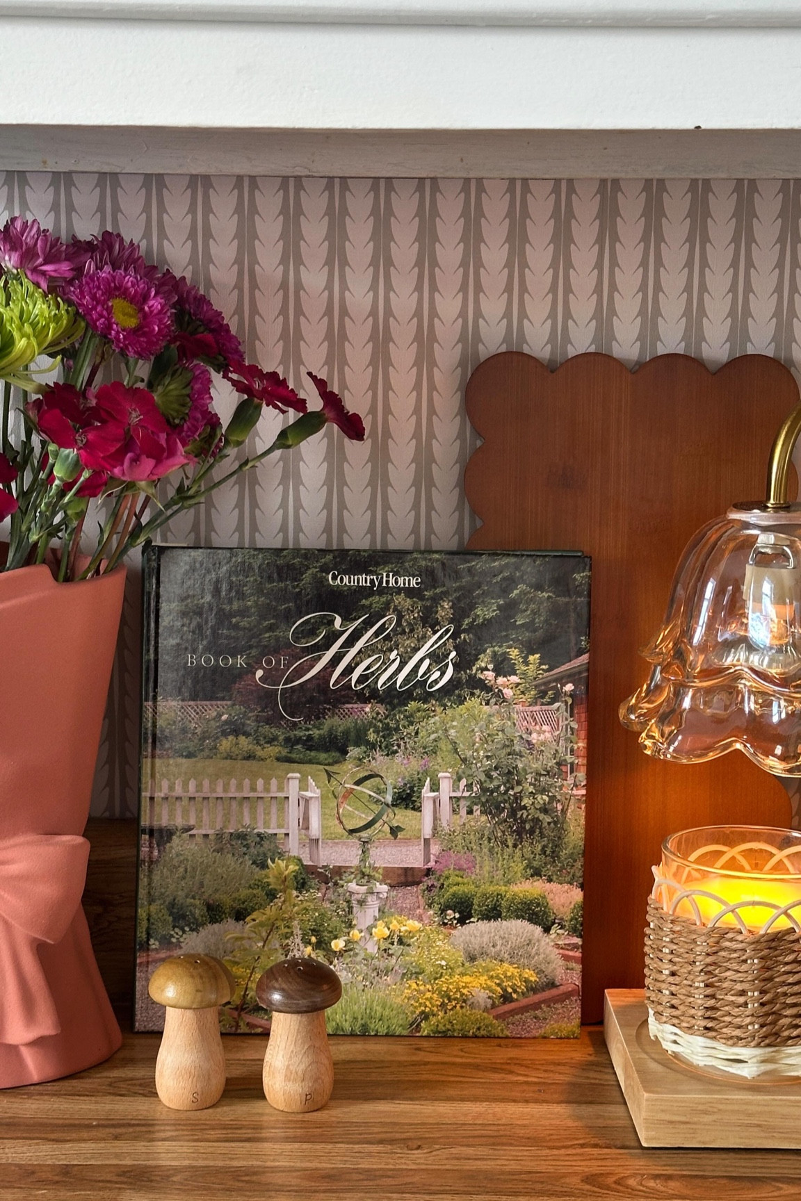 the unofficial part 1 of this series 🙂🌷
Write the word shop below if you want any of the links! 

Spring decorating is in full swing here which means lots of color making its way inside our home! 🌼

Let me know below- Should I do a rental home tour to show you what we’ve done so far and what’s yet to come? ☀️🏠

#springdecor #cottagecorestyle #springhomedecor #renterfriendly #springrefresh spring refresh, spring kitchen refresh, spring home, spring decor, spring collection, spring mood, cottagecore home