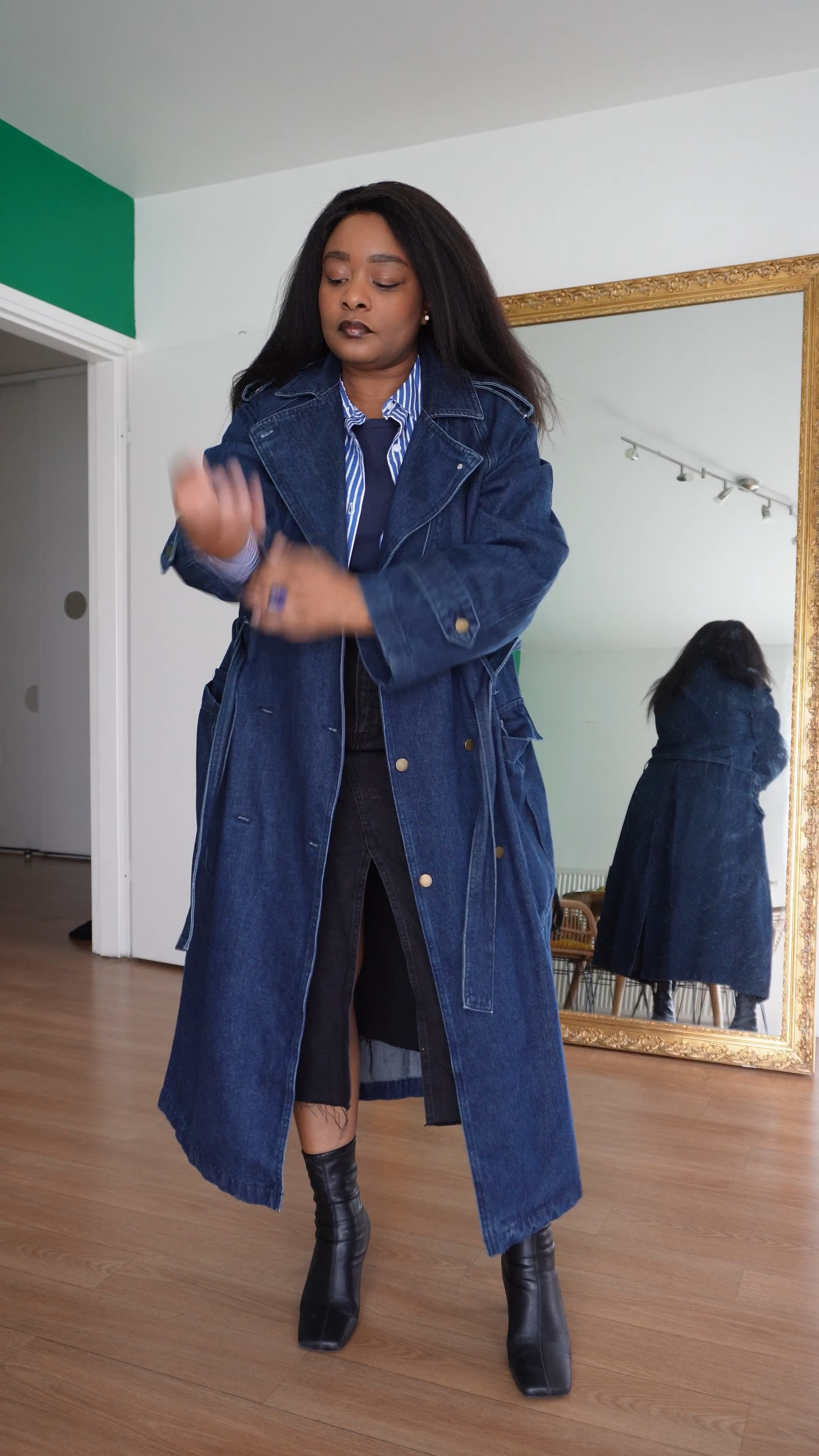 Denim on denim , mixing black and navy blue .

#styledbyKyzané #curvygirl #frenchstyle #parisianstyle 

#LTKcurves #LTKfit #LTKeurope
