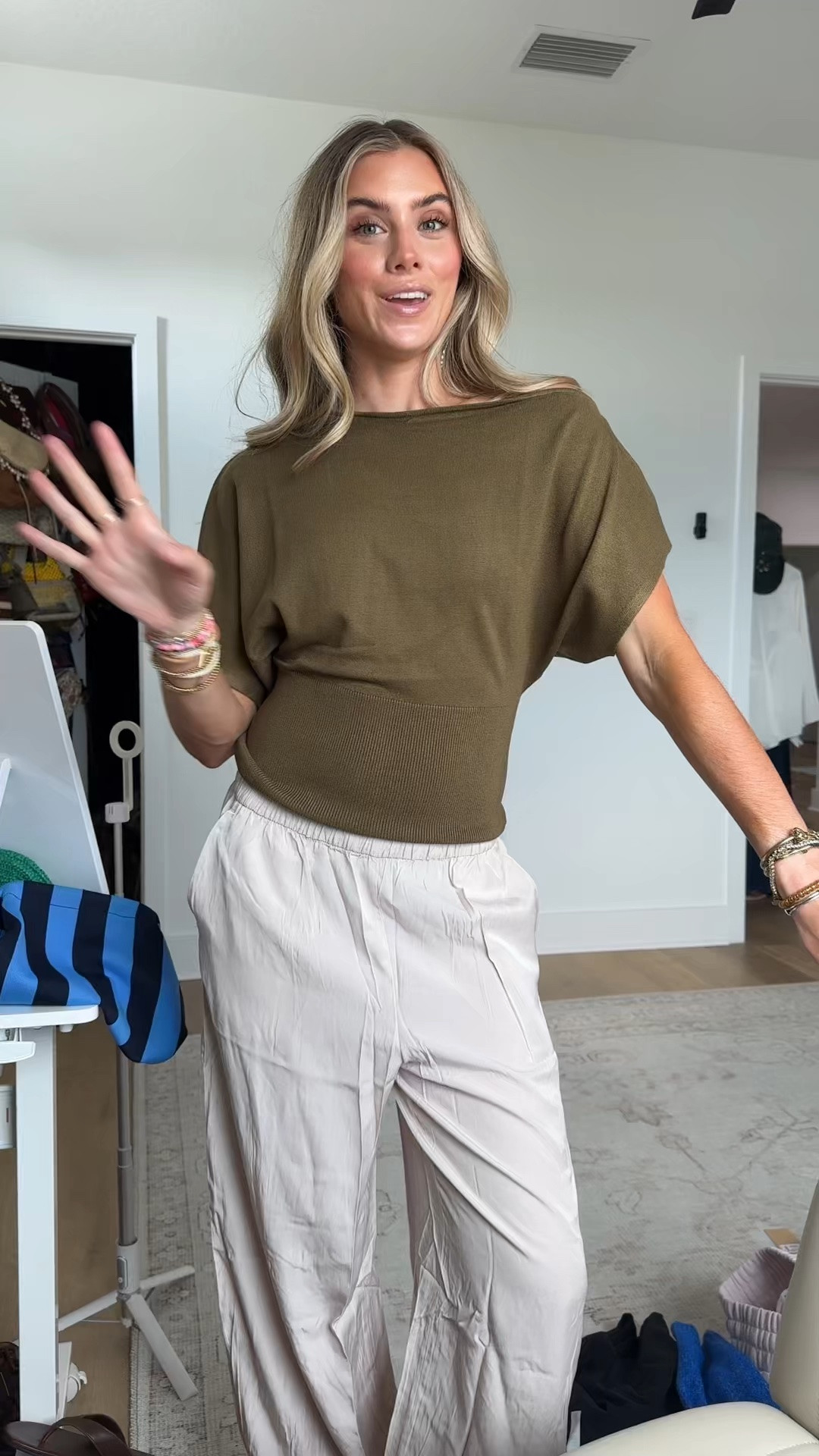 H&M size xs fine one knit top. Short one-shoulder top in a fine knit. Asymmetric neckline with tubular trim, short sleeves, and ribbing at hem

#LTKootd #LTKdayinmylife #LTKWorkwear