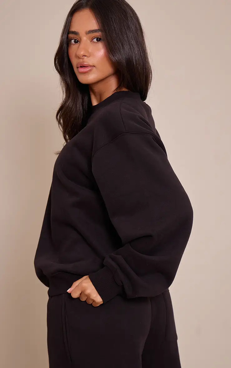 Petite Black Oversized Crew Sweatshirt | PrettyLittleThing UK