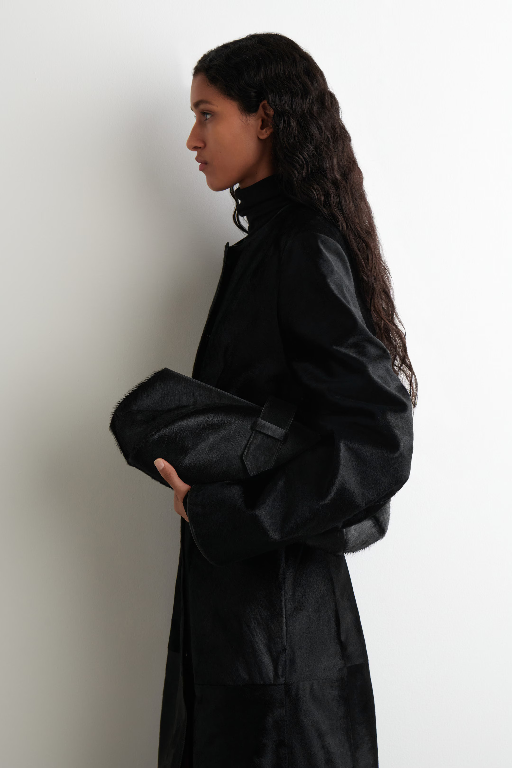 BELTED CLUTCH BAG - PONY HAIR - CARBON | COS AU | COS (AU)