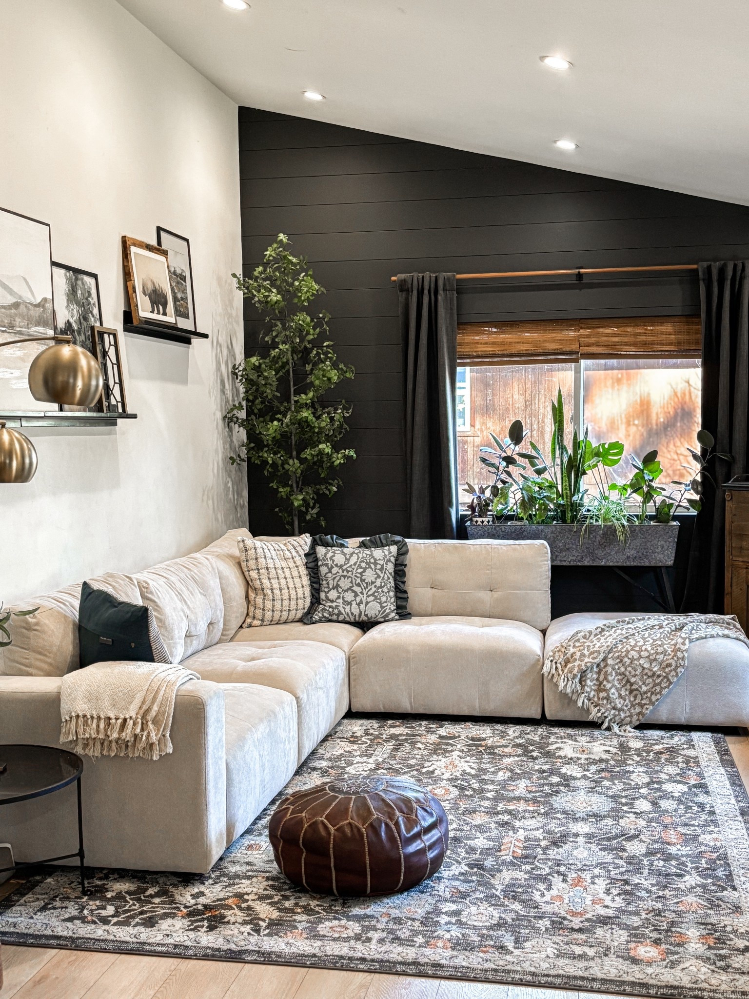 Sofa accent pillows & throw blankets

#LTKHome