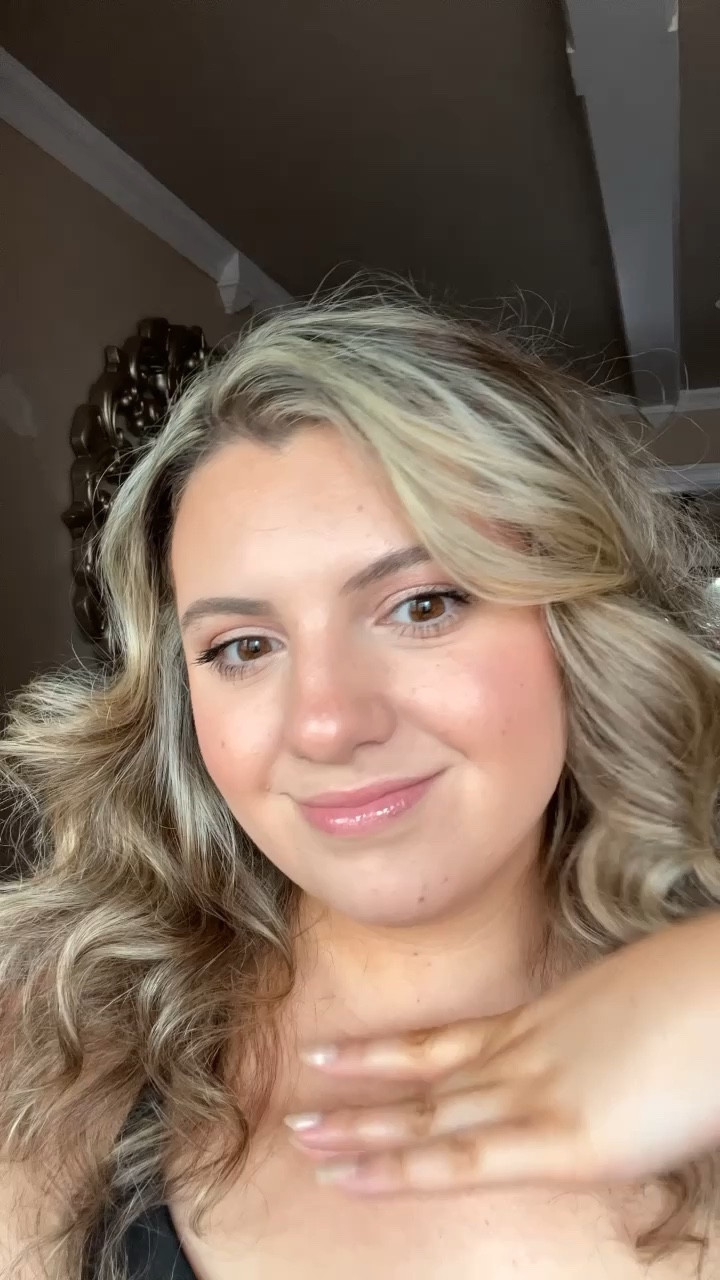 Summer glowy makeup 
Shades used:
Concealer: buff n 215, ivory w 095
Bronzer Lancôme concealer: suede c 470
Foundation: light
Cream blush: Beverly Hills 
Setting powder: porcelain 110
Brows: 2.5
Lip: spring fling

#LTKSeasonal #LTKFind #LTKbeauty