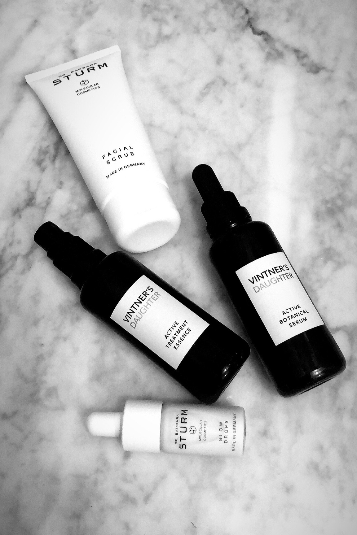 Day and night face routine! Feels so good to wash my face before I sit down and enjoy the evening. 