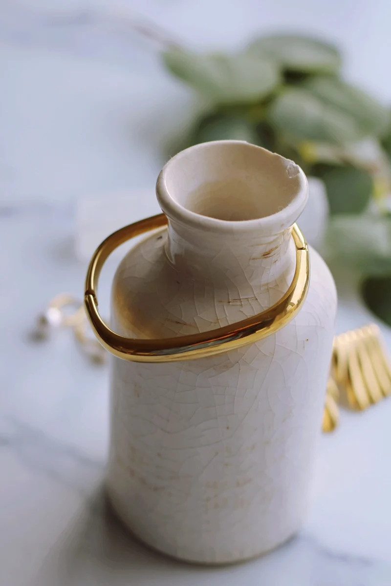 THAYA CUFF IN GOLD (18K GOLD PLATED & WATERPROOF) | raëliv