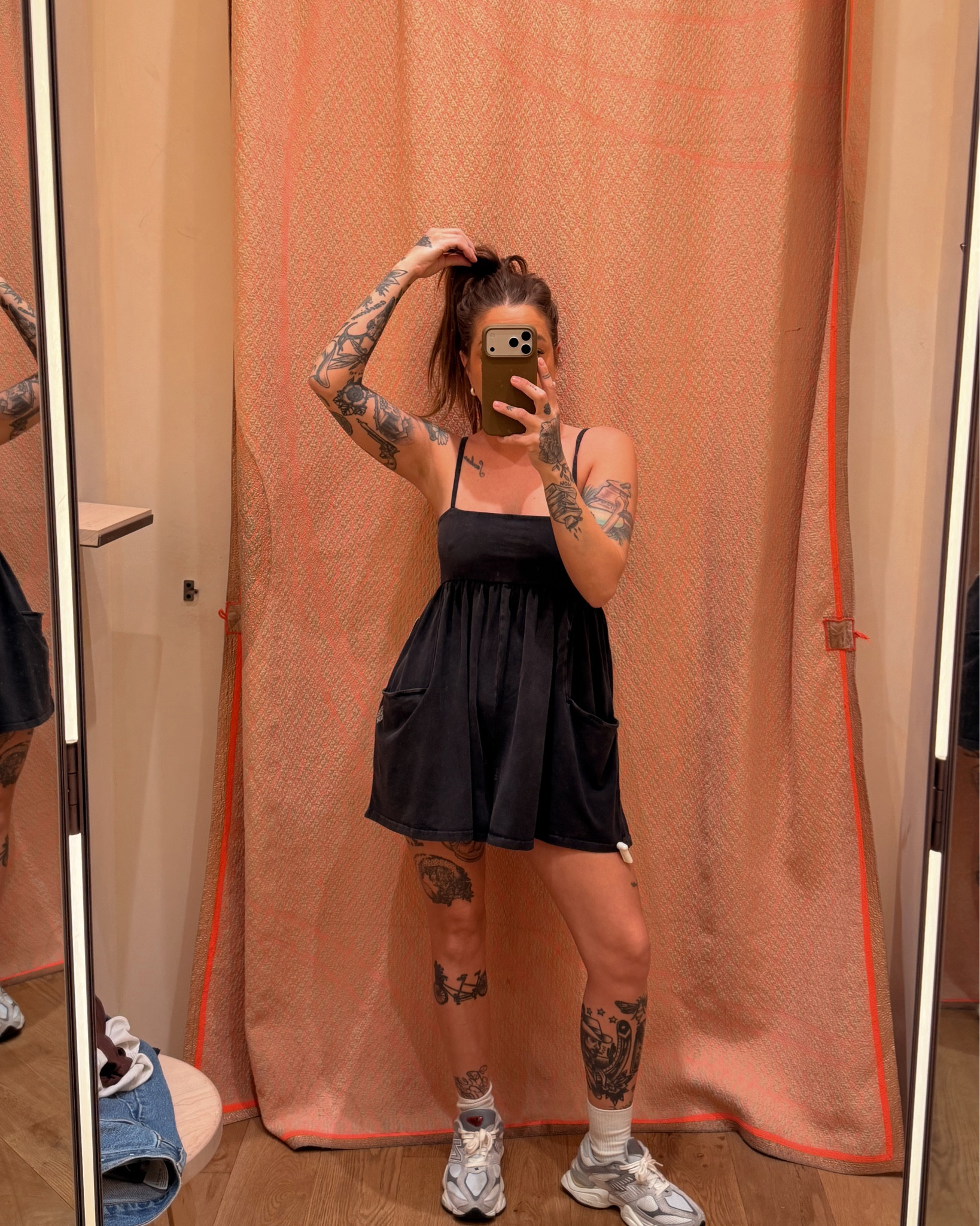 hot shot strappy romper!! first one is A SMALL and second is a MEDIUM! wanted to try both on and see which i liked better. the top of the M was a little big on me so i did the small! 

pockets, adjustable straps, nursing friendly! and soooo comfy !!!!! can be worn sporty with tennis shoes or dressed up with cowboy boots 🥹🤎