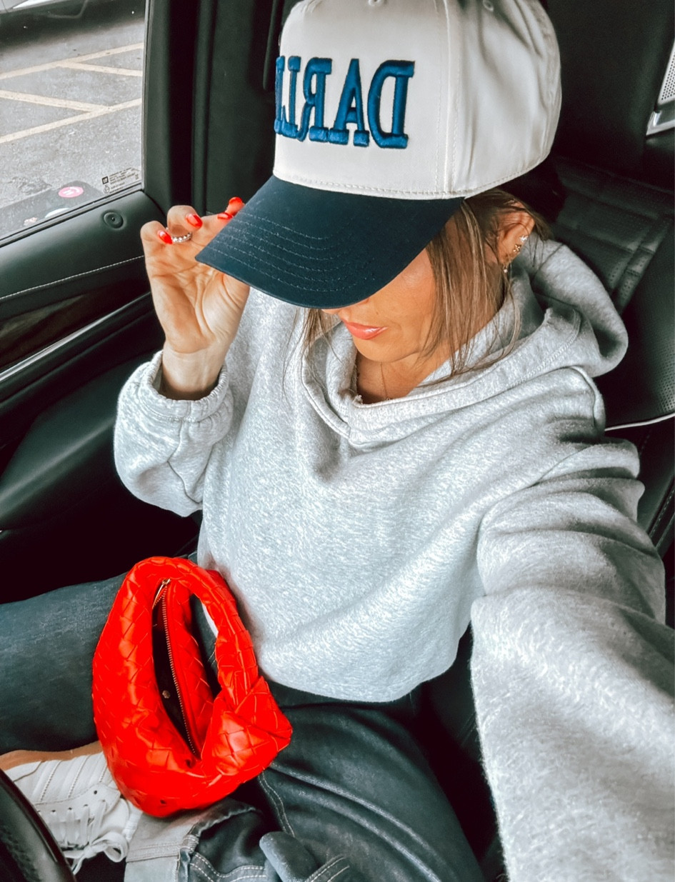 Loving this navy and red combo right now!! 

#LTKstyletip #LTKSeasonal #LTKfindsunder50