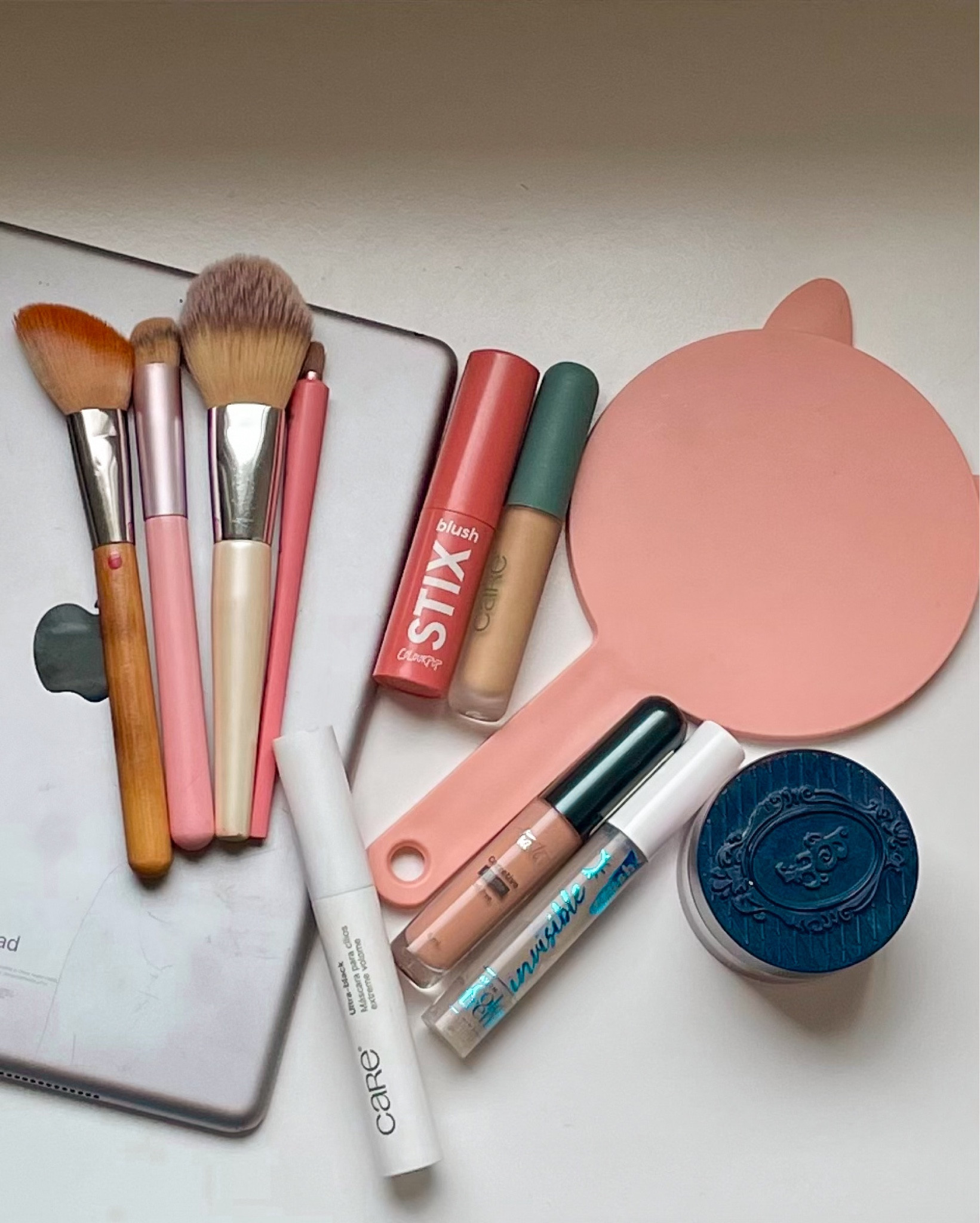 Maquiagem para o dia a dia não precisa ser mega elaborada! Com poucos produtos, você já dá aquele up na sua autoestima. 

#maquiagem #maquiagembasica

#LTKbrasil #LTKbeauty