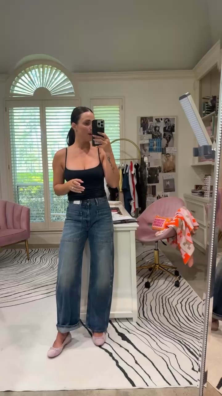 Not all barrel jeans are created equal, and this one's proof. The J.Crew Zoe Barrel Jean gets the wash, the shape, and the rise right — no boxy, no shapeless, just the kind you actually reach for. 

 