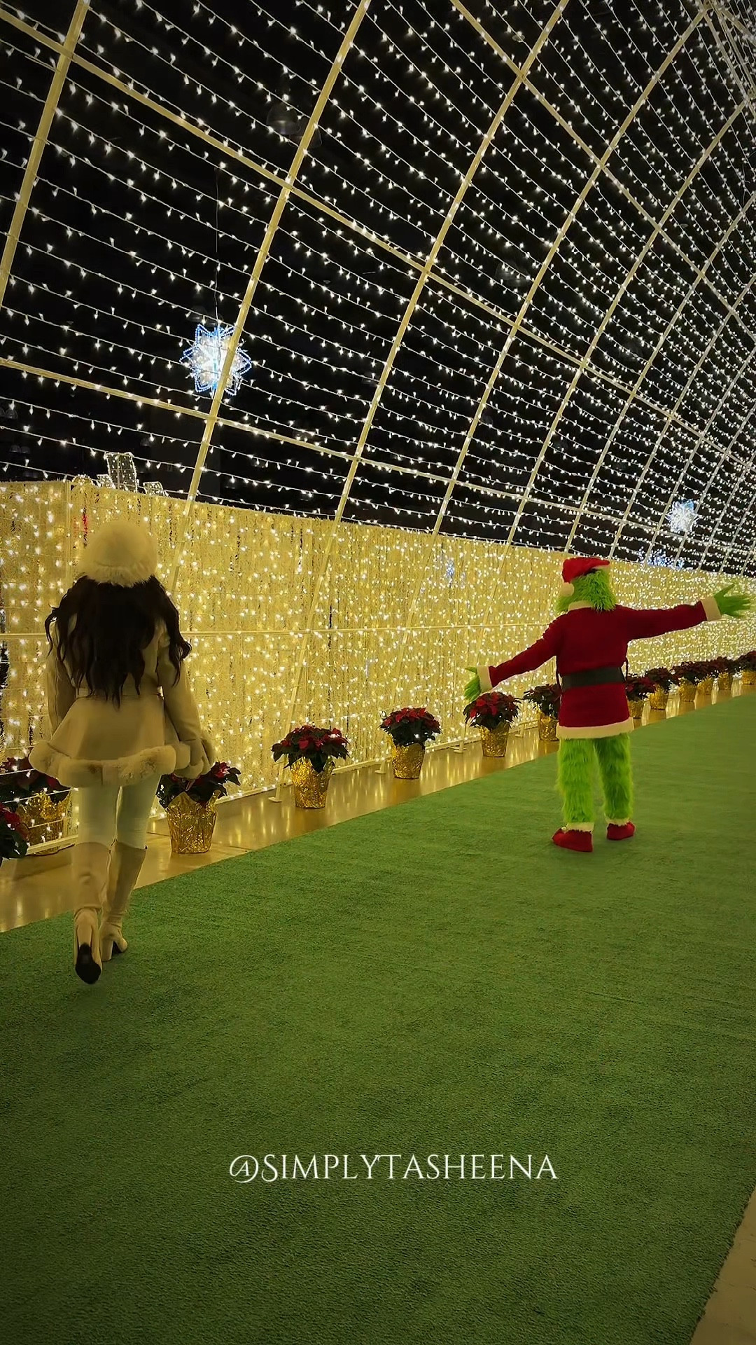 Cozy & Chic Outfit for Indoor Christmas Light Show! 🎄 (Perfect for Connecticut Winter Events)

The perfect outfit for exploring a massive indoor holiday light festival or winter wonderland! This look is all about being warm, comfortable, and chic—ideal for taking gorgeous photos under the bright lights of a large Christmas event like the one in Hartford, CT.


• LTK Holiday Style
• Indoor Christmas Light Show Outfit
• What to wear to a Christmas festival
• New England Winter Outfit
• Cozy Chic Look
• Faux Leather Leggings Outfit
• Oversized Sweater Style
• Comfortable Cute Boots
• Connecticut Christmas Event
• Holiday Lights Photo Outfit
• Festive Outfits
• Puffer Vest Trend

#LTKHoliday #LTKSeasonal #LTKstyletip #LTKFinds #LTKWinterStyle #ChristmasOutfit

#LTKPetite #LTKvlog #LTKHoliday