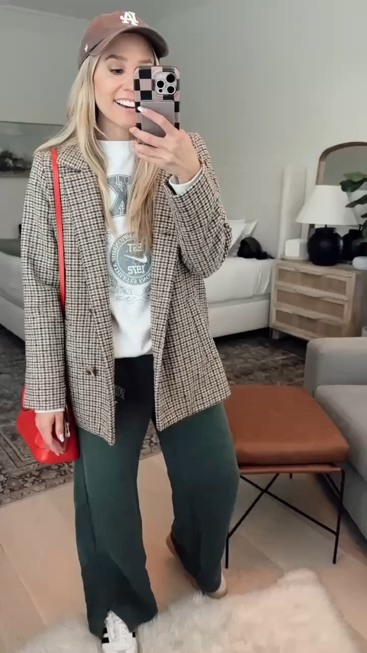 Jacket is old navy (sold out) 

Sweat pants / Sweatshirt : size s / tts 

#LTKShoeCrush #LTKTravel #LTKStyleTip