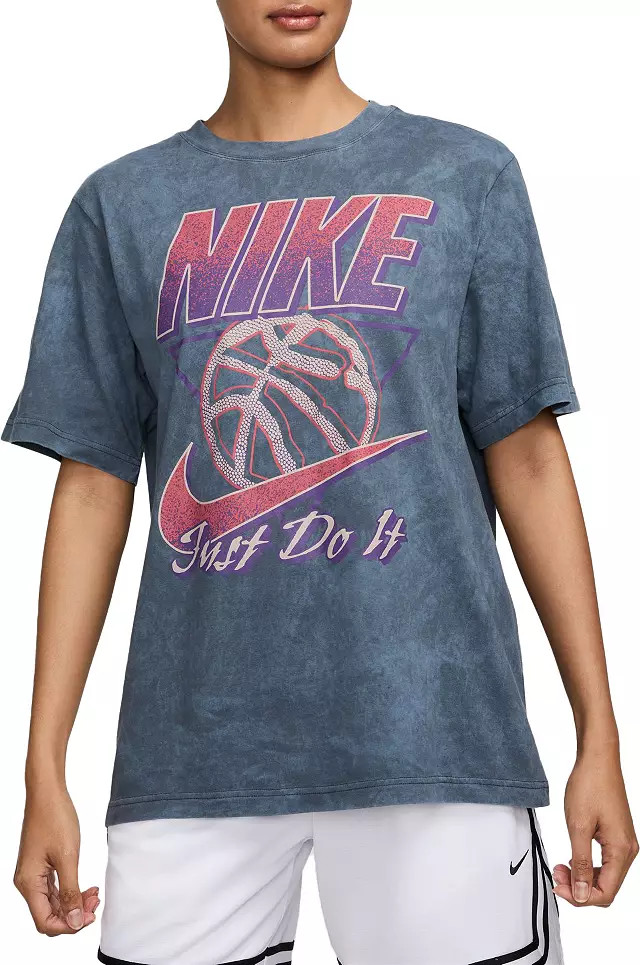 Nike Women's Sportswear Short-Sleeve Graphic T-Shirt | Dick's Sporting Goods