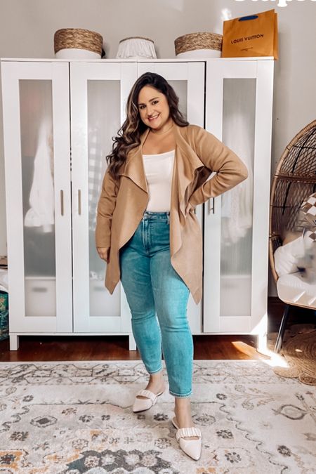 The perfect fall outfit for any occasion!

Skinny jeans and a coatigan with flats!

Curvy outfit
Midsize outfit
Abercrombie jeans
Long cardigan
Neutral outfit 

#LTKSeasonal #LTKmidsize