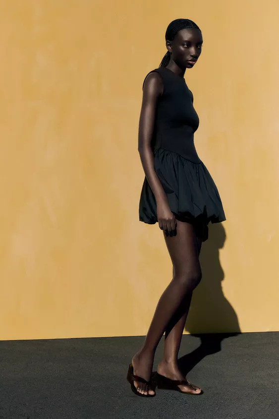 Dress made of soft, opaque, and compact stretch knit fabric. Round neck and sleeveless. Balloon h... | Zara US