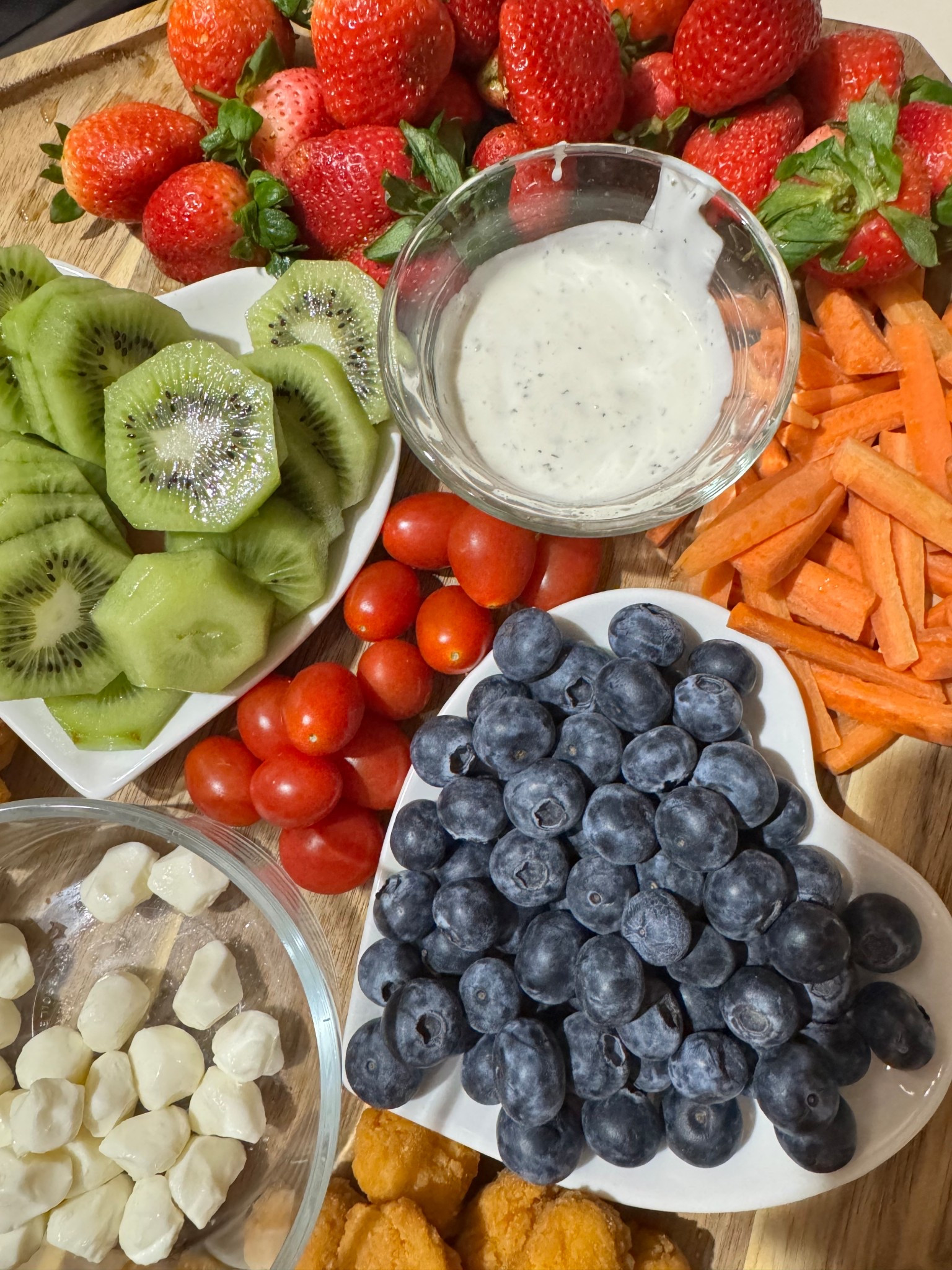 Healthy mom era… but make it realistic 🍓🥕

Some nights it’s not a perfectly planned dinner… it’s a “grab a board and throw fruit + veggies at them and call it a win” kind of night 😂

And honestly? This is what balance looks like.
Fresh fruit, easy veggies, a little protein, and everyone fed without losing your mind.

If you’re in the thick of motherhood chaos too—this is your reminder that simple still counts 🤍

#momlife #realmomlife #healthyish #momhack #easymeals #familyfood #busymomlife #snackboard

#LTKHome #LTKmomlife #LTKfoodie