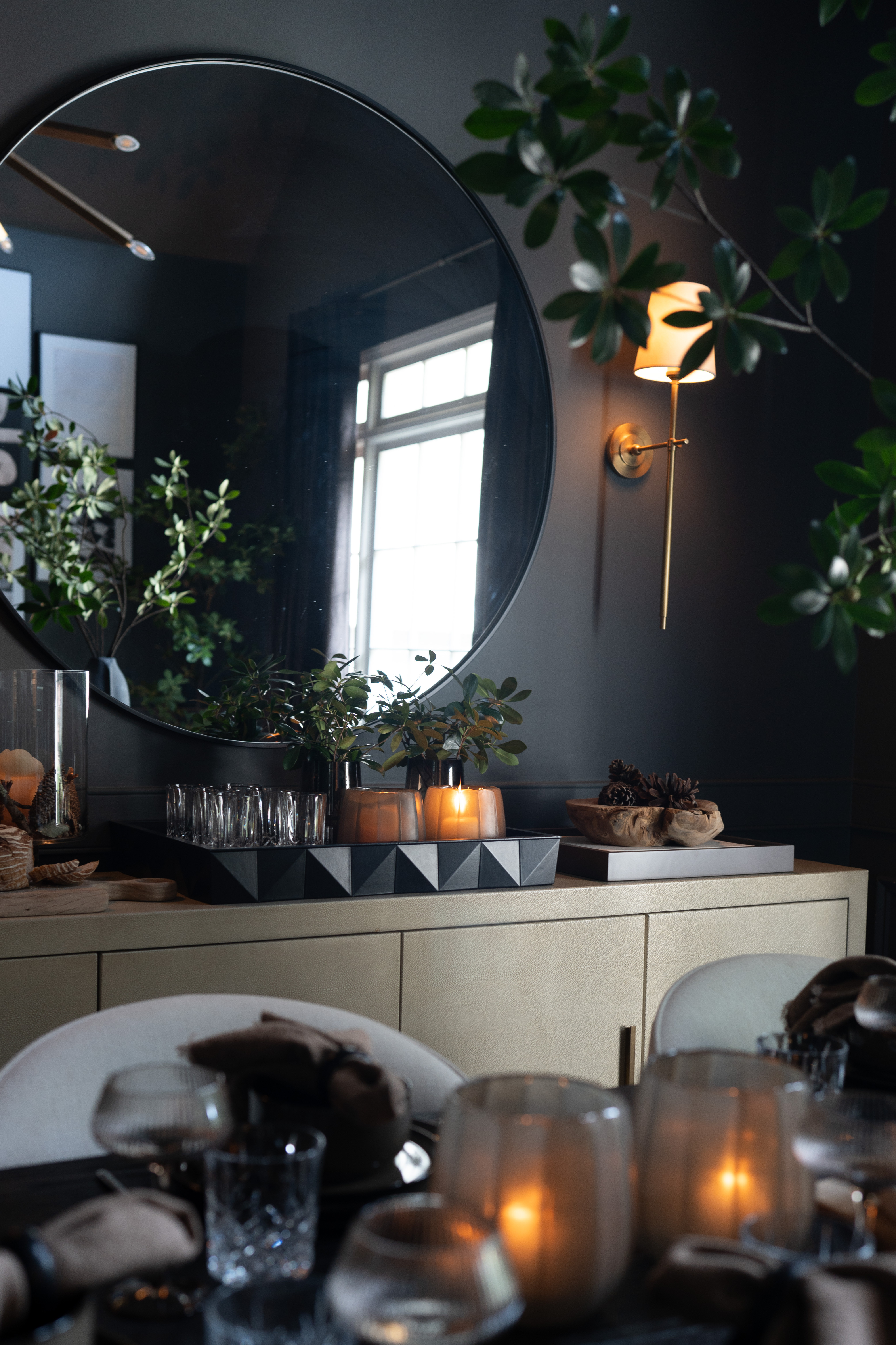  AHHHH! I’m absolutely in love with this cozy modern dining room setup! The warm candlelight, moody wall color, and chic gold accents make the PERFECT mix of elegance and comfort. The oversized round mirror completely transforms the space, while layered greenery adds that fresh, organic touch. Hosting dinners are going to feel so magical here! XxV

#LTKHome #LTKStyleTip #LTKSeasonal