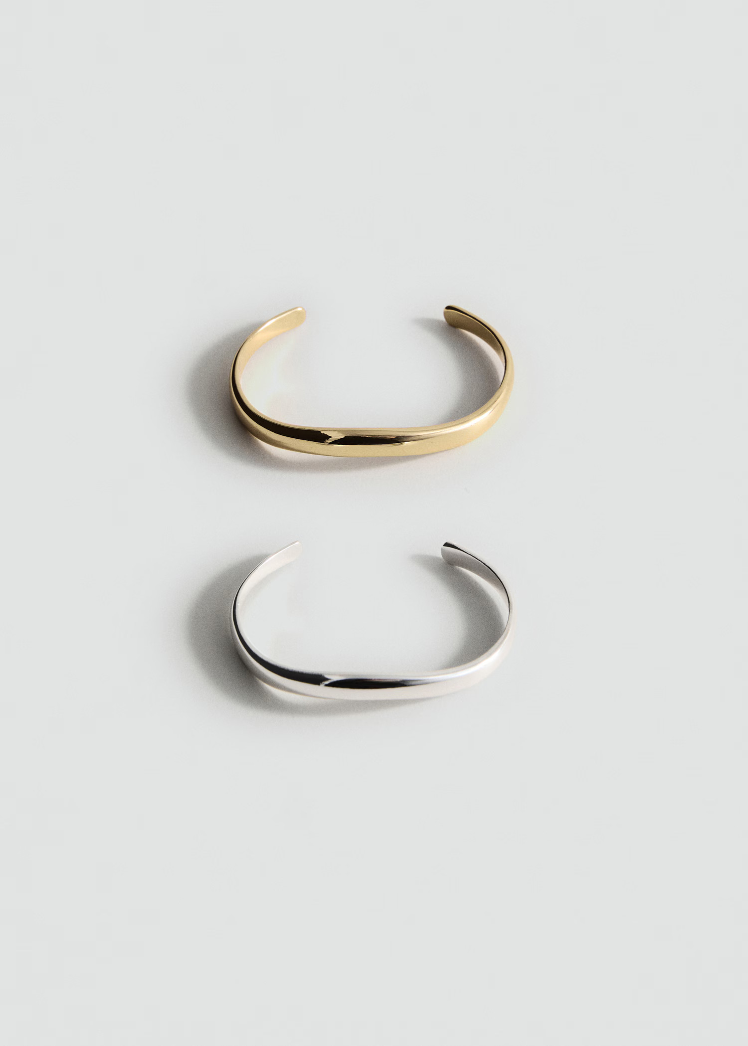 Set of combined rigid bracelets - Women | MANGO USA | Mango (US/MX/AU)