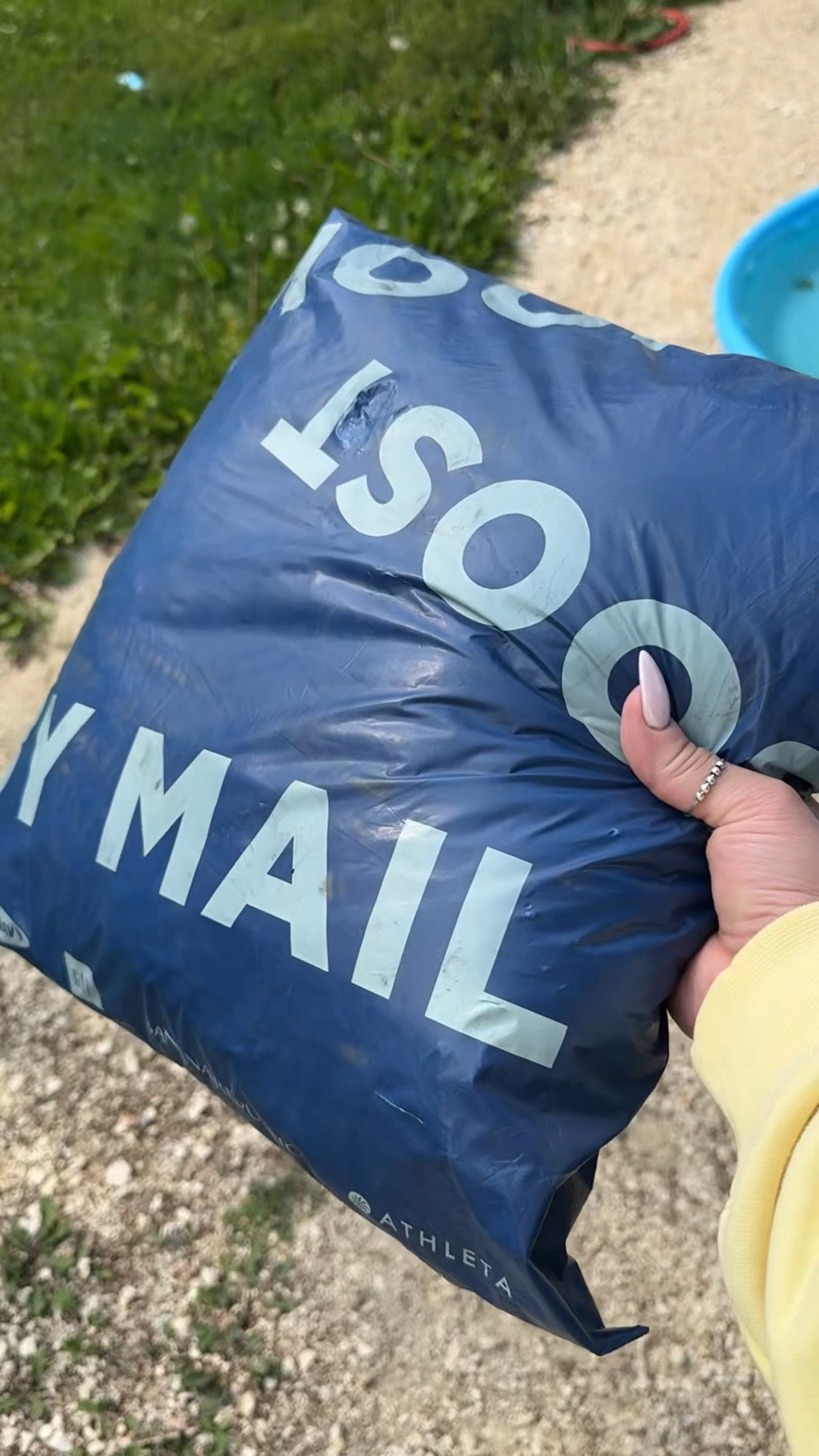 Right now @gapcanada has 40-60% off deals through 8/10. Plus try code TREAT  An Extra 25% Off  Your Purchase or code ADDON for 20% off. I’ll put all my picks below.
.
.
#howyouweargap #gapcapartner