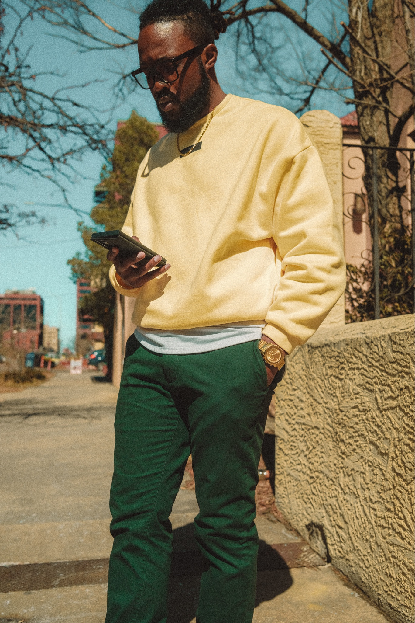 Outfit of the Day: Essentials Crewneck, Bylt Basics Undershirt, Green Chinos, Gold and White Jordan 1s.



#LTKmens #LTKshoecrush #LTKstyletip
