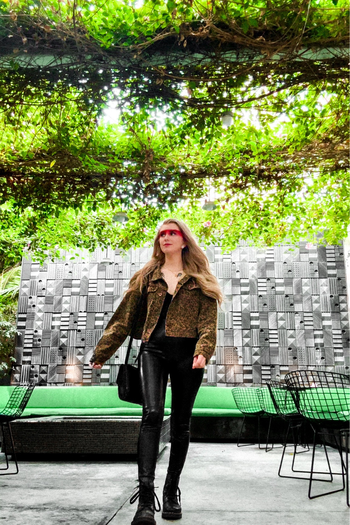 “‘Cuz I’m a star. Ain’t nobody else like me. The whole world’s gonna know my name!”
I’m staying with my bestie in LA for Halloween and she’s Pearl for Halloween, so we coordinated using clothes I already packed and dressed me as Maxxxine for our costume brunch 🙂‍↕️ #halloweencostume #diycostume #maxxxine #losangeles #altfashion

#LTKHalloween #LTKStyleTip #LTKParties