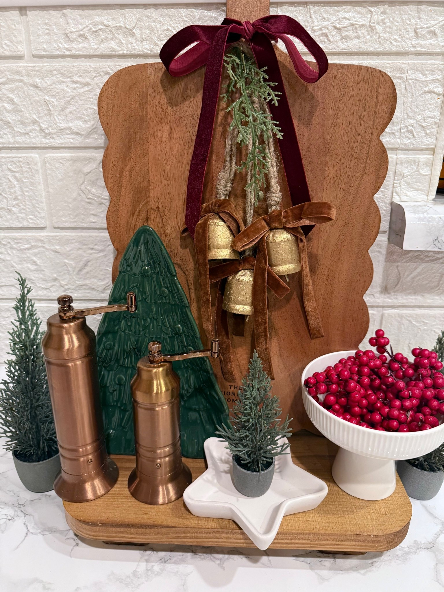 I spent only 5 minutes decorating my Pioneer Woman serving board for Christmas. It’ll be a cute gift to give out too. 

#LTKHoliday #LTKHome #LTKGiftGuide #LTKSeasonal