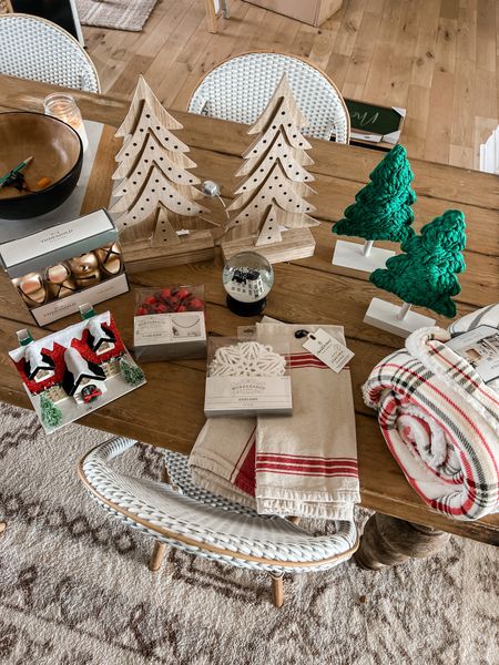 Christmas decor from target! A lot of this is under $15. 


Holiday home
Christmas home 
holiday decorating

#LTKSeasonal #LTKHoliday #LTKhome