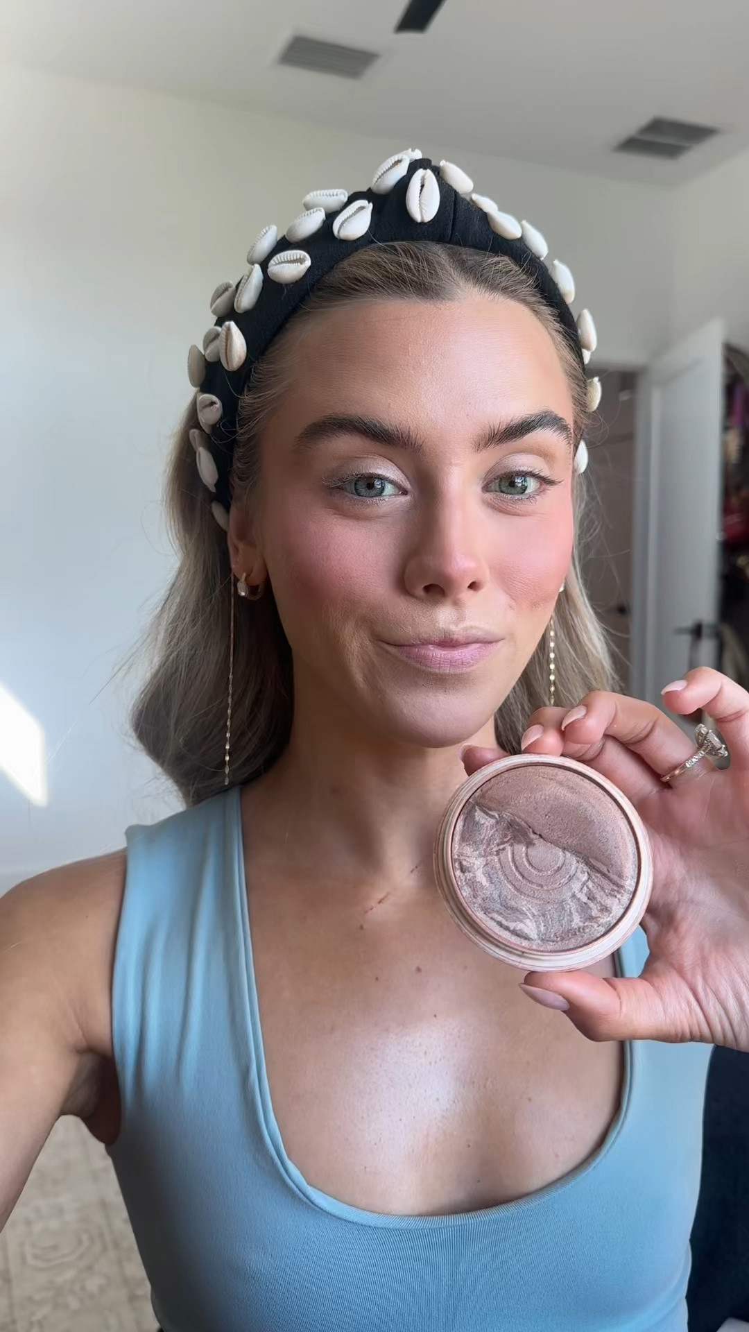 @DIBS Beauty  code is SLOANE. warm weather means using the glow bronzer to get that “just got back from the beach” look 😌 this has been my ride or die bronzer for 2+ years now and it once had a waitlist of 5,000+ people for the shade caramel cappuccino! 

#powderbronzer #bronzer #bakedbronzer #dibsbeauty #bronzerhack @DIBS Beauty  @ulta

#LTKgrwm #LTKselfcare #LTKBeauty
