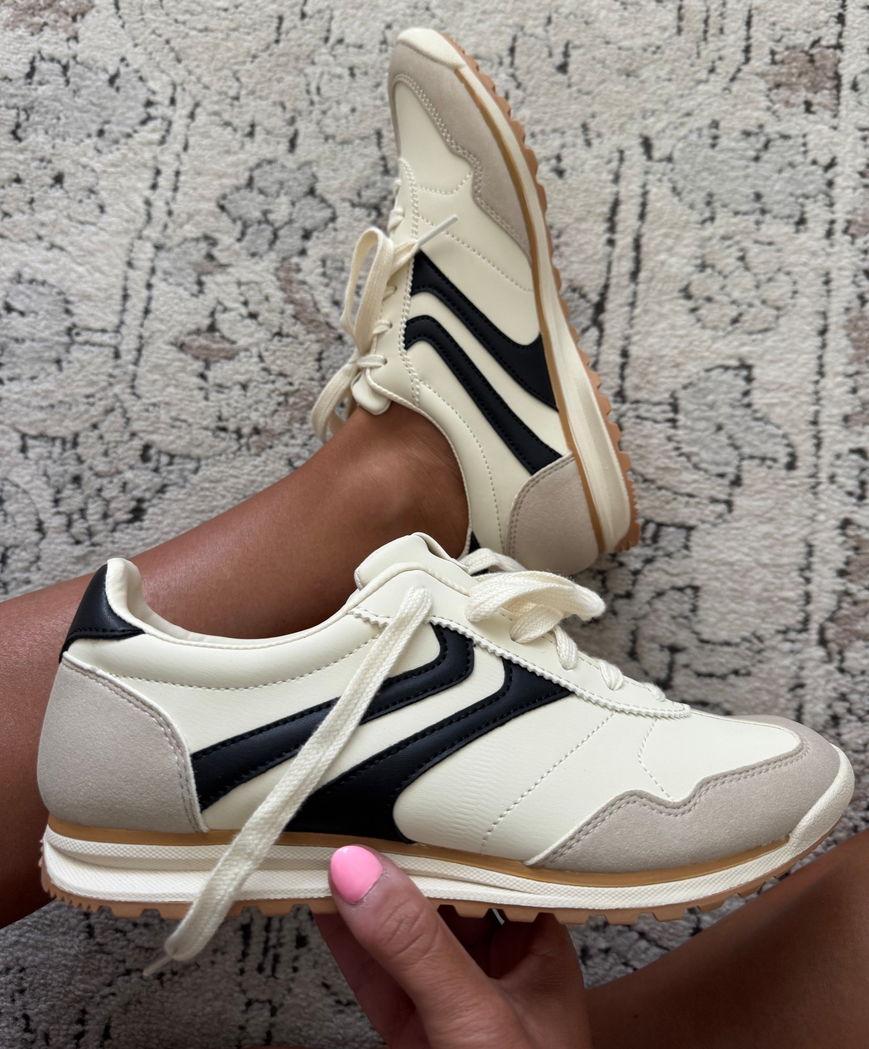 I love a good pair of neutral retro sneaks, especially at this price!
Fits tts and super comfy!!
https://rstyle.me/+TeKSWmYb5mzU-GA9YW2tVQ

 #WalmartPartner #WalmartFashion, @WalmartFashion