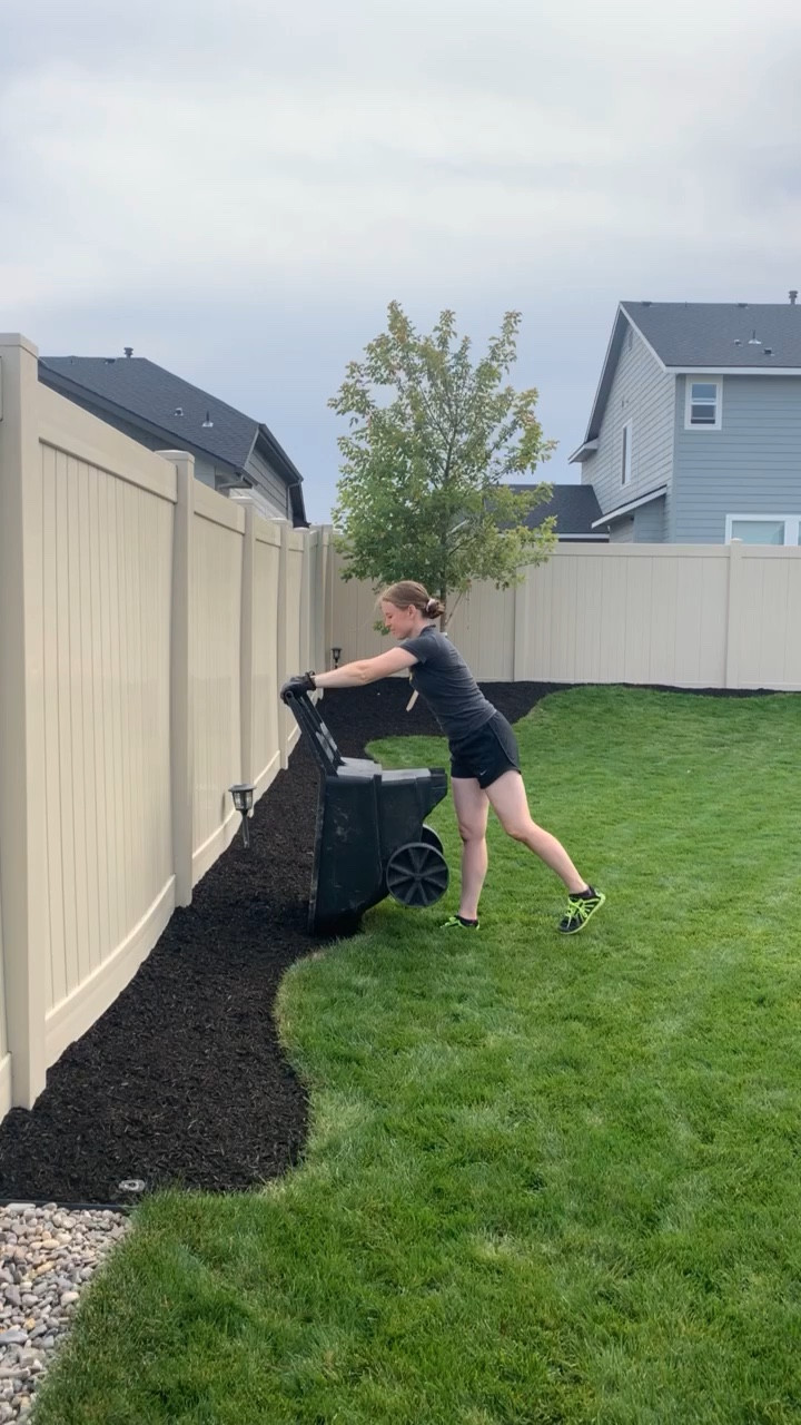 Curvy mulch garden bed with no dig landscape edging. Backyard design, diy

#LTKhome #LTKSeasonal