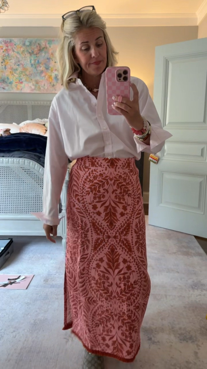 This blush Spanx button-down is a must!  2 of my favorites on SALE! I’m in xs blouse & skirt and 8 shoes. 


Codes:
Erin McDermott- mixandmatch 25%
Allie +Bess - Catherine20 
Loopy - mixandmatchmadness

#LTKmomlife #LTKSeasonal #LTKSaleAlert
