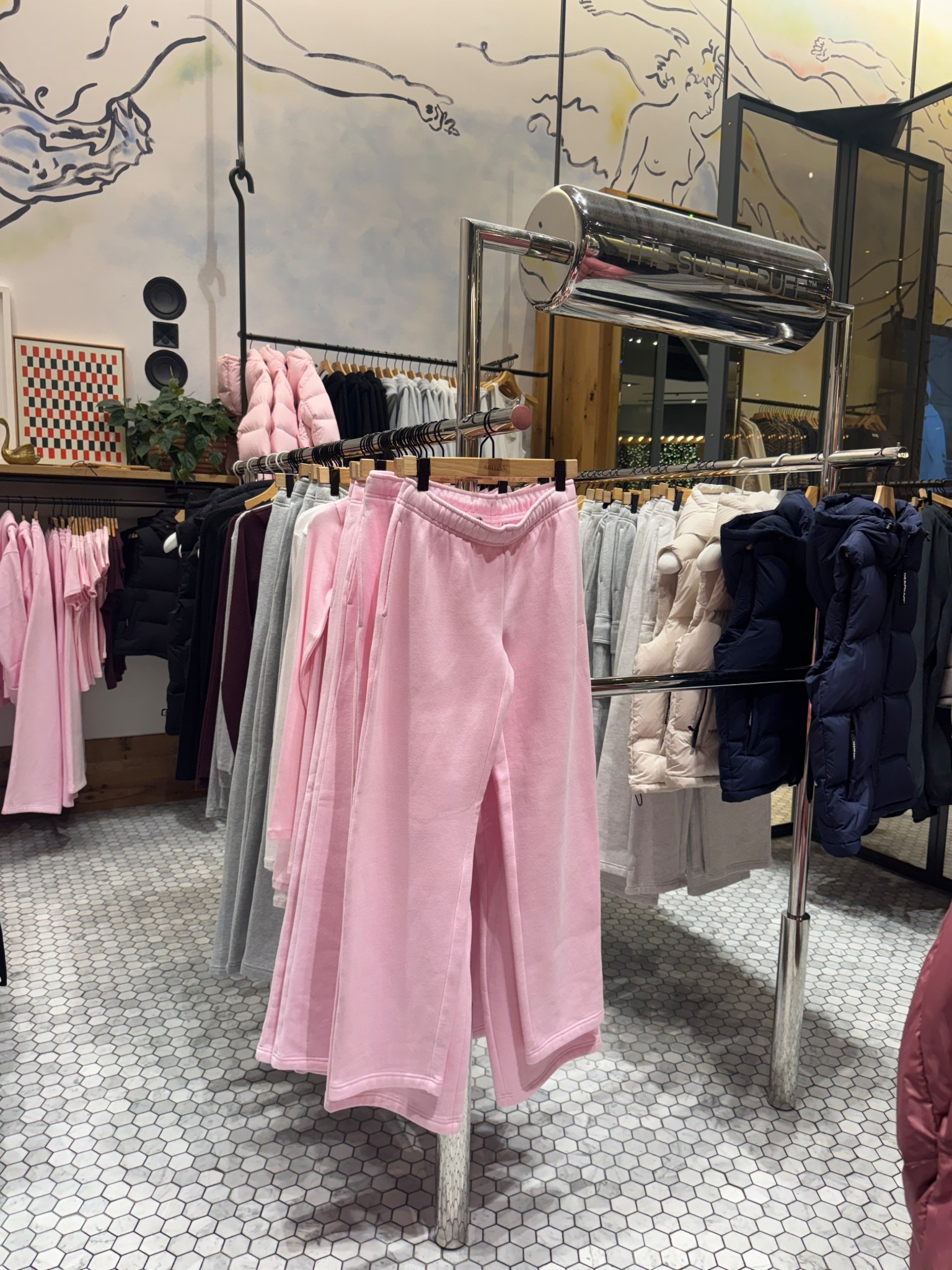 I walked around the Vegas Aritzia this weekend and was OBSESSED with so many things! I’ve been to Aritzia (A LOT AS YOU KNOW) and I swear I see something new every store I go to…..





#LTKHoliday #LTKdayinmylife #LTKCyberWeek