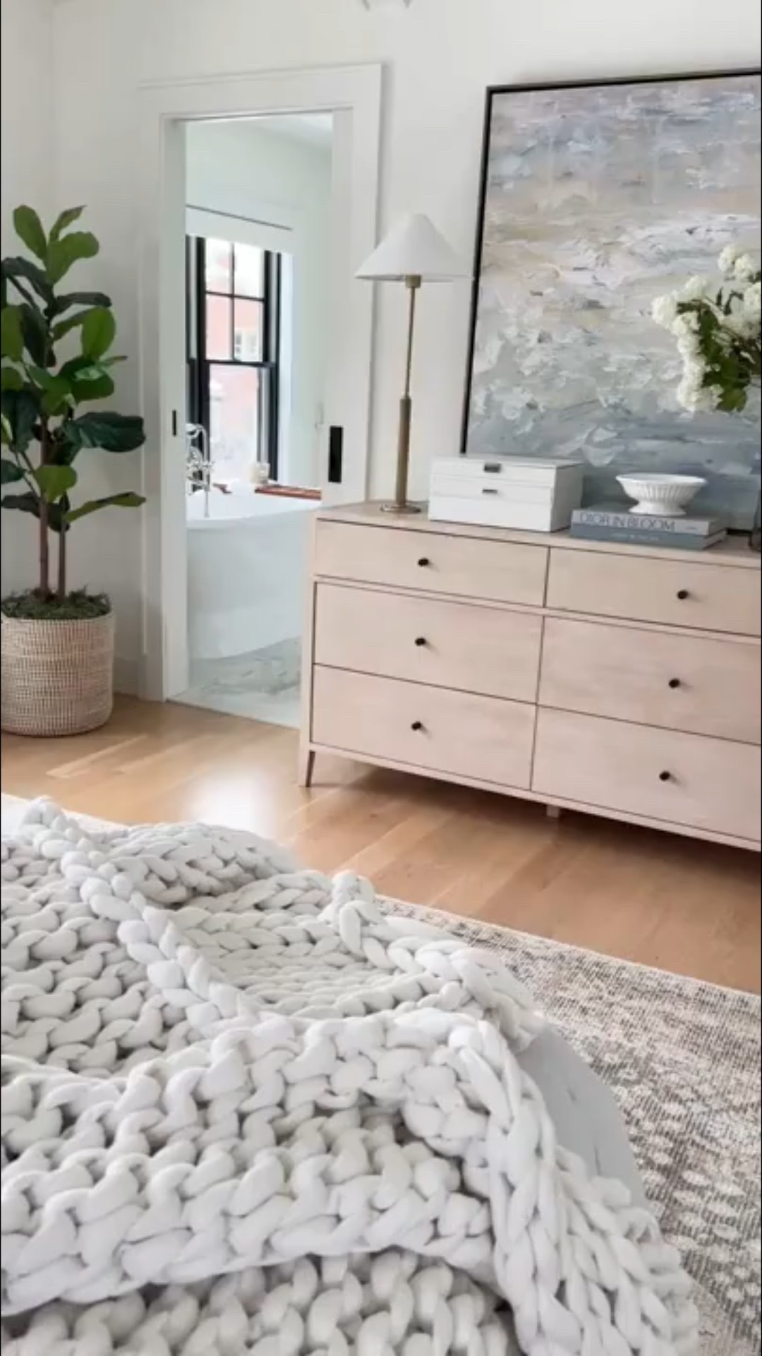 Dresser styling

Home decor, neutral home, coastal home decor, entryway styling, bedroom decor



#LTKHome #LTKdayinmylife