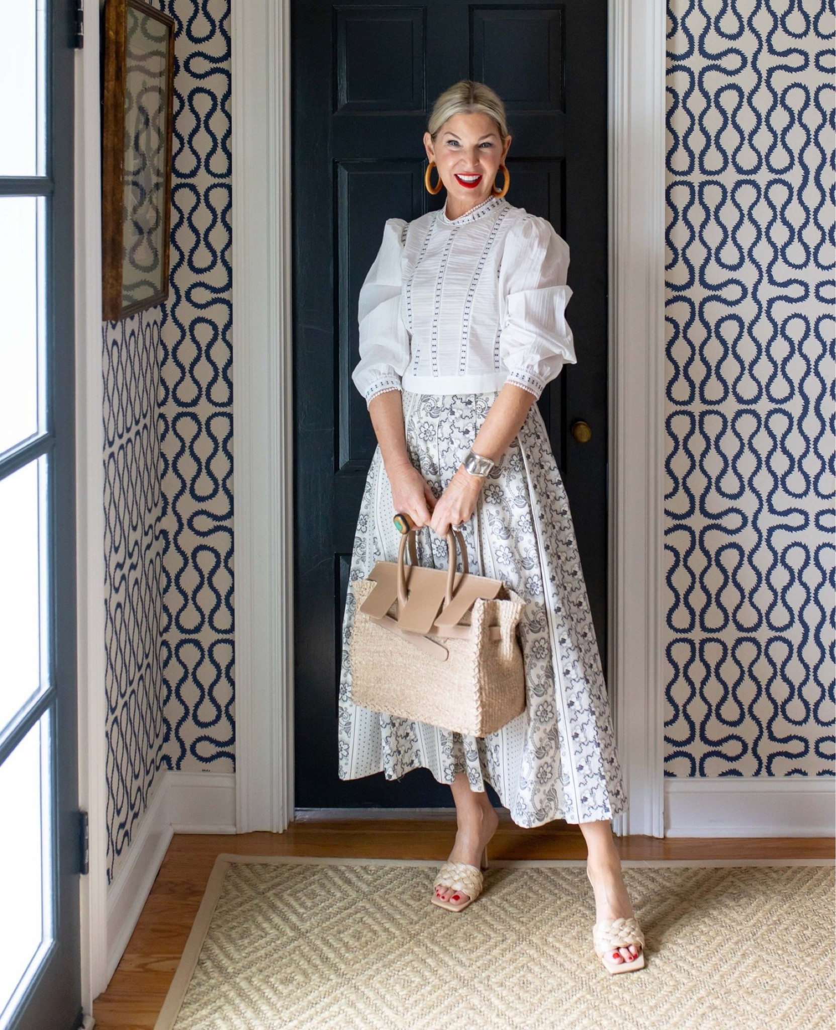 Spring-ready staples ❤️ Use code GENHB15 for 15% off of this top and skirt!
📷 @jessica_amerson
gifted #hunterbell #spring #springfashion #print #puffsleeves #pleatedskirt #raffia #woodearrings