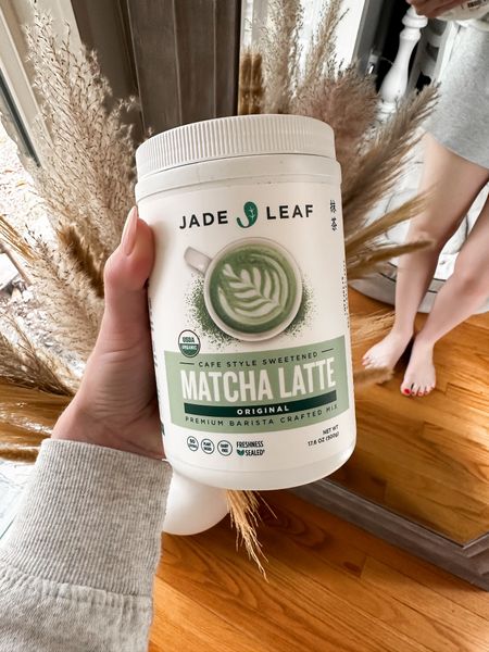 This matcha latte mix is so delicious and easy to make! #matcha #matchalatte 