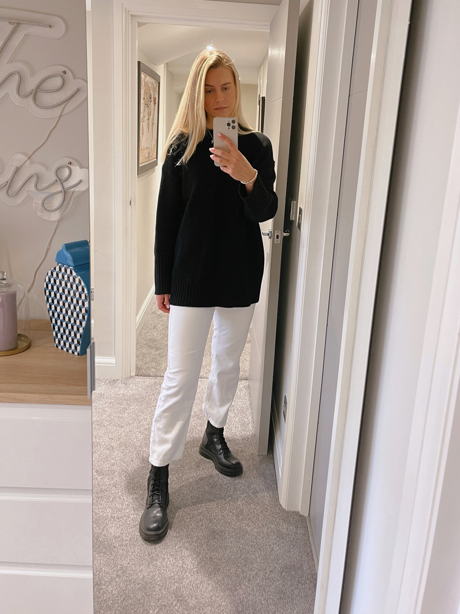 Weekend outfit - jeans boots and cashmere sweater 