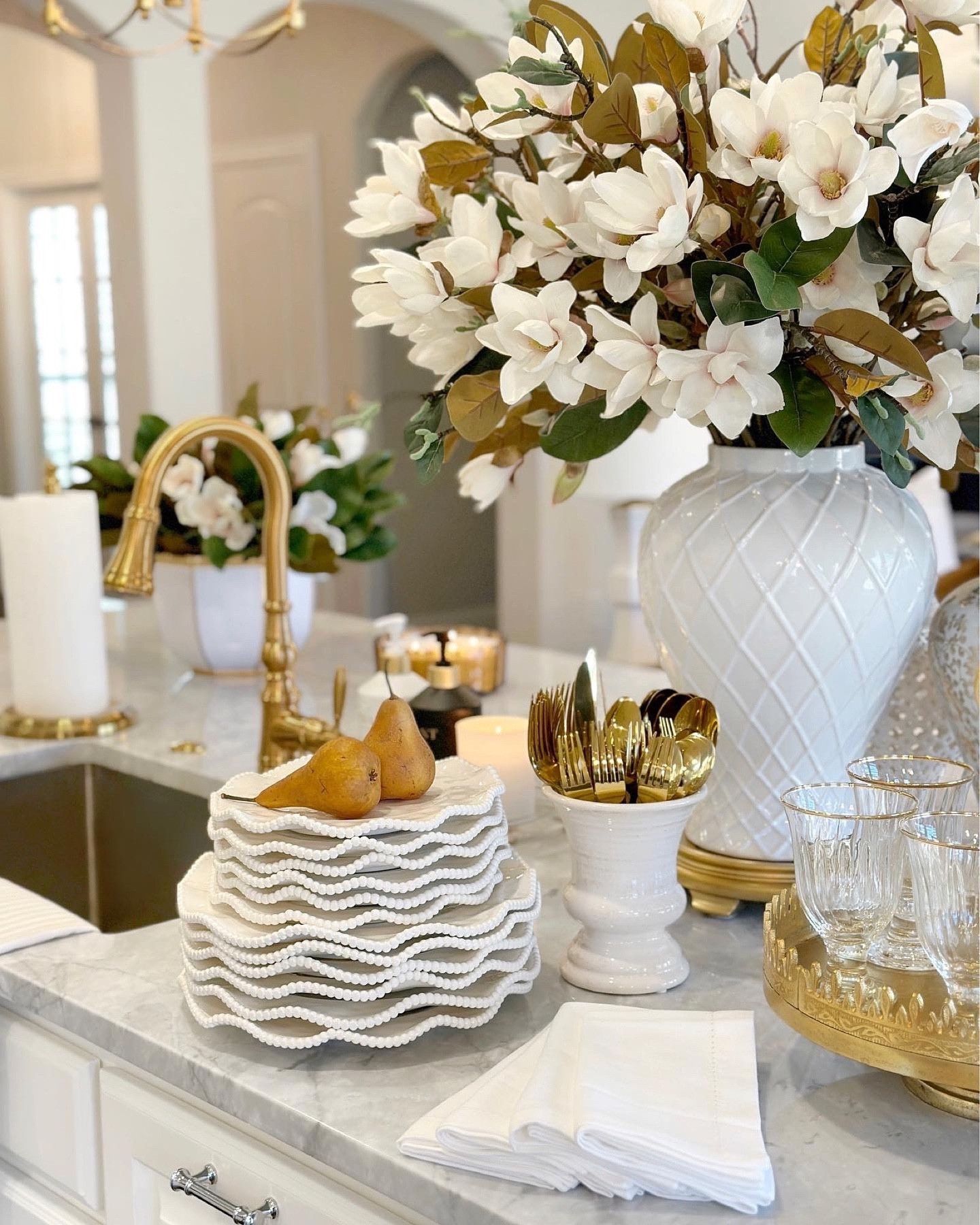 I can’t help but gravitate towards beautiful entertaining essentials 😍 Swipe for some darling new arrivals you’ll want to grab before they are gone! These bow plates and serving pieces are perfect for holiday entertaining! 🎀💗 Comment SHOP to receive a direct message with the link to shop! 

#kitchenstyling #kitchendecor #falldecor #liketkit #ltkhome #entertainingathome #ltksalealert #homedecor #ltkfindsunder50 #ltkstyletip #kitchendesign #kitchenisland #homedesign #bowseason #ltkseasonal

#LTKHome #LTKFindsUnder50 #LTKSaleAlert