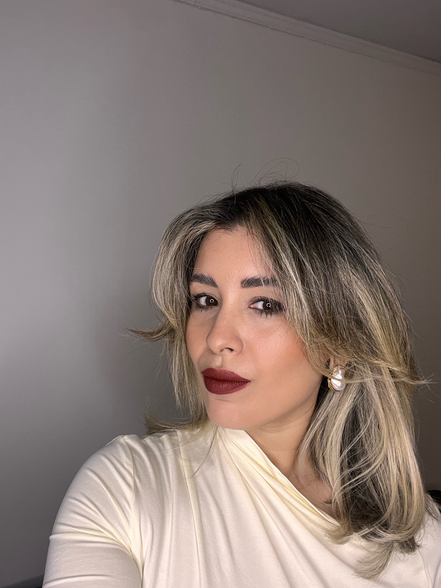 This lipstick feels great on the lips. It’s matte but doesn’t dry them out. The color lasts 5-7 hours, and the shade is perfect for fall.