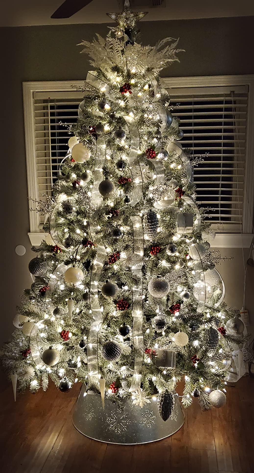 Prextex 2 Pack Fake Snow Spray for Christmas Tree - Quick-Dry Textured Christmas Tree Flocking Sp... | Amazon (US)