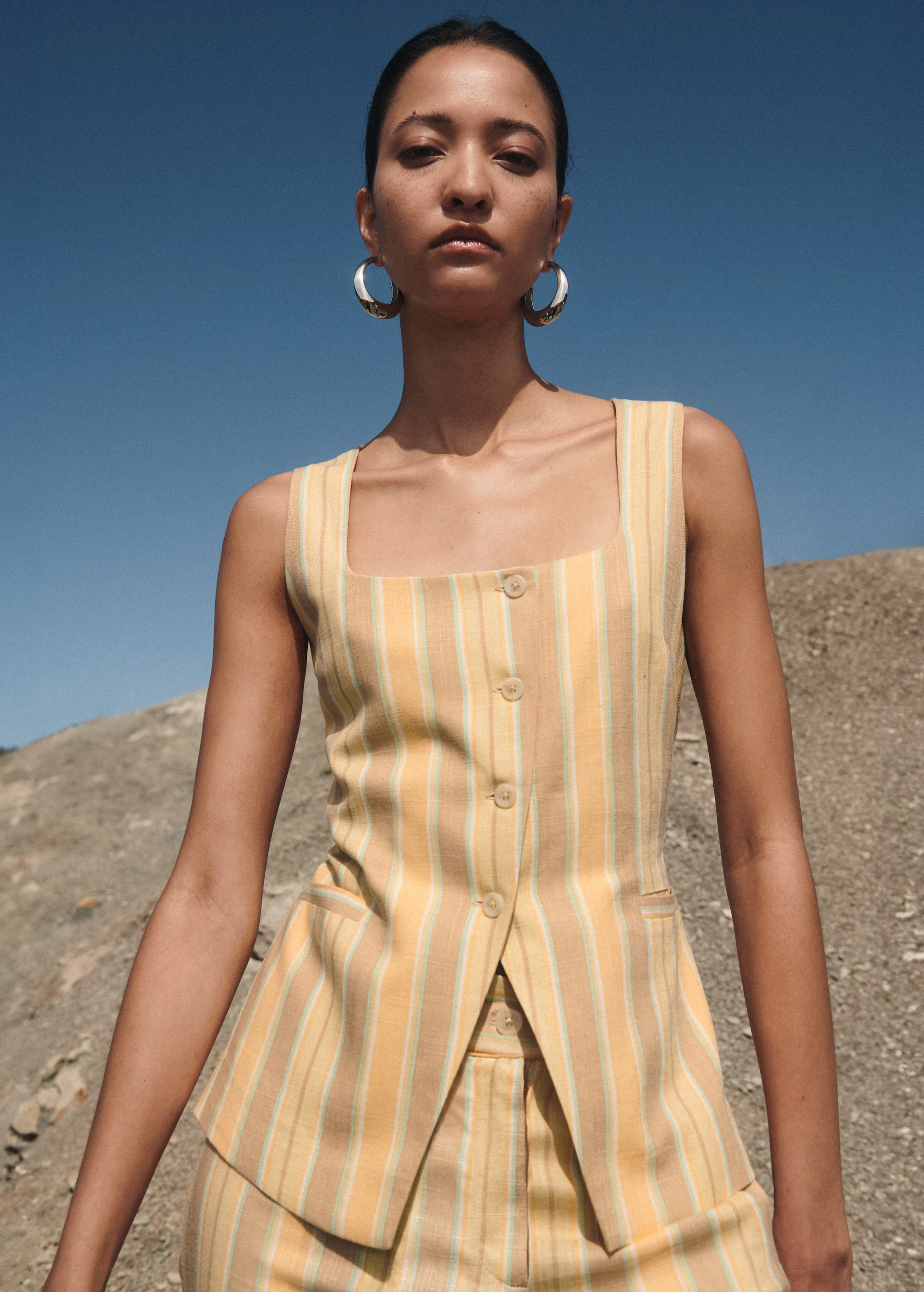 Waistcoat stripes buttons | MANGO (US)