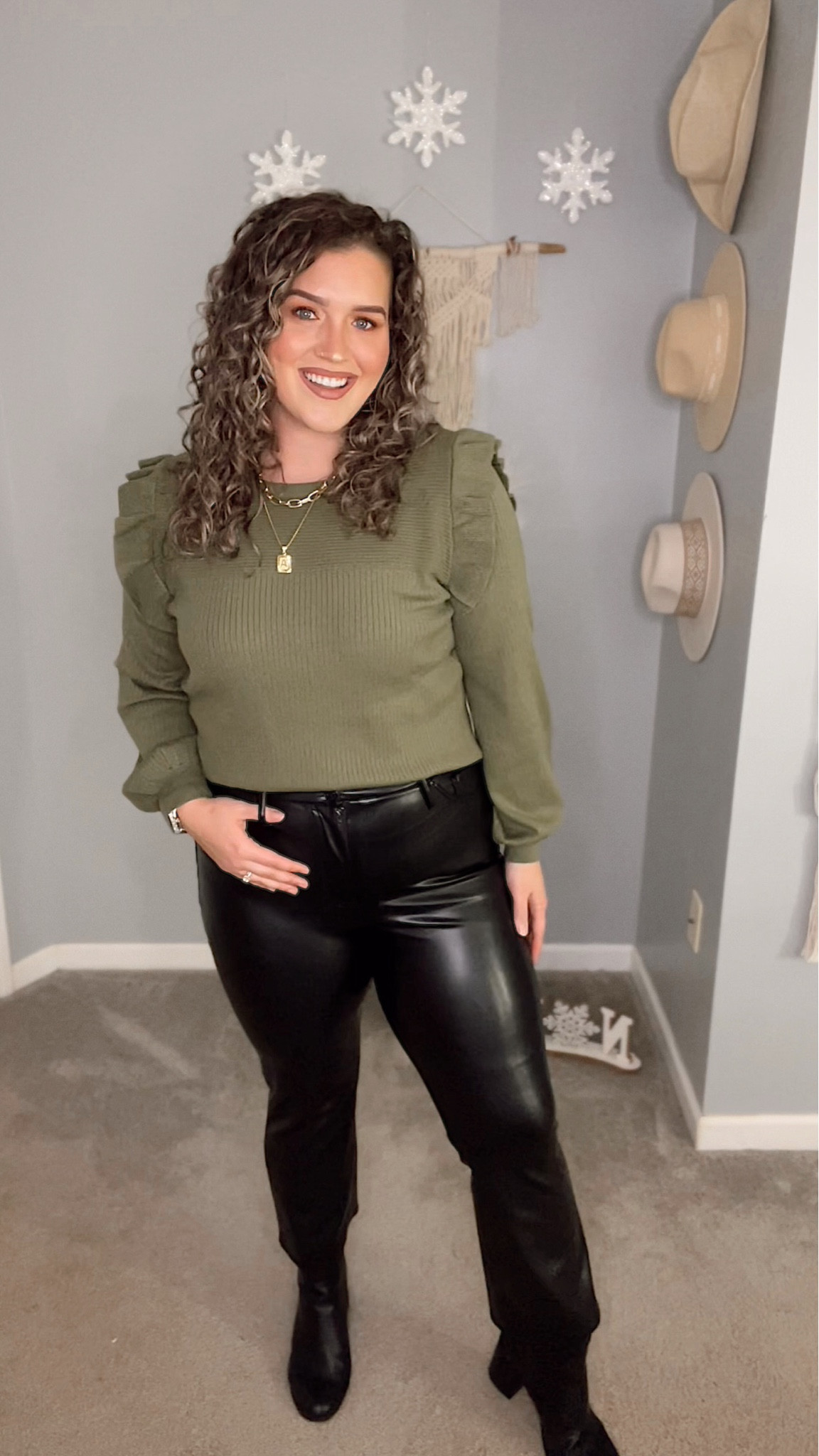 COMMAND CROPPED PANT  Leather pants style, Leather pants outfit, Cropped  pants outfit