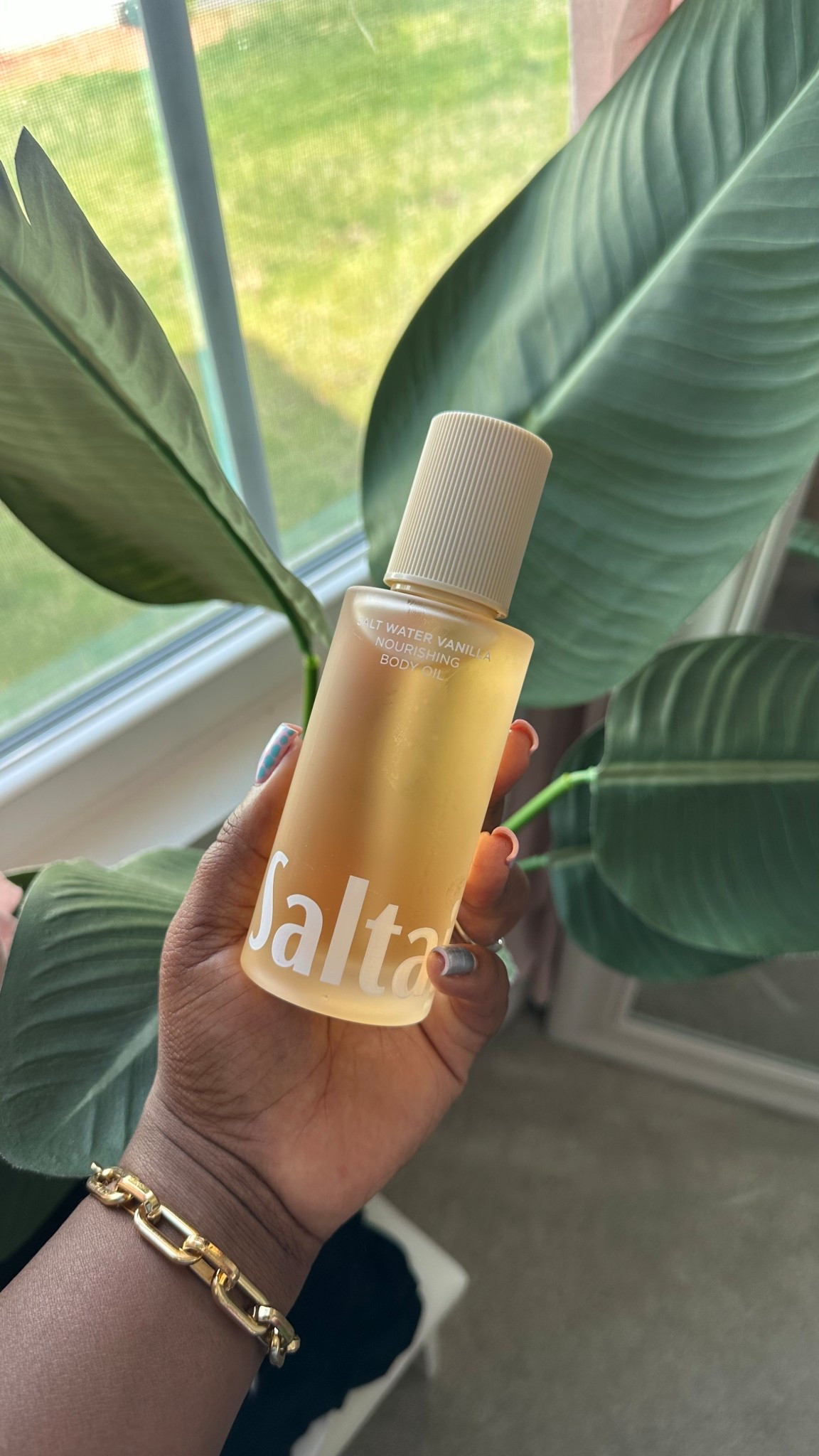This body oil smells so good my new summer staple 