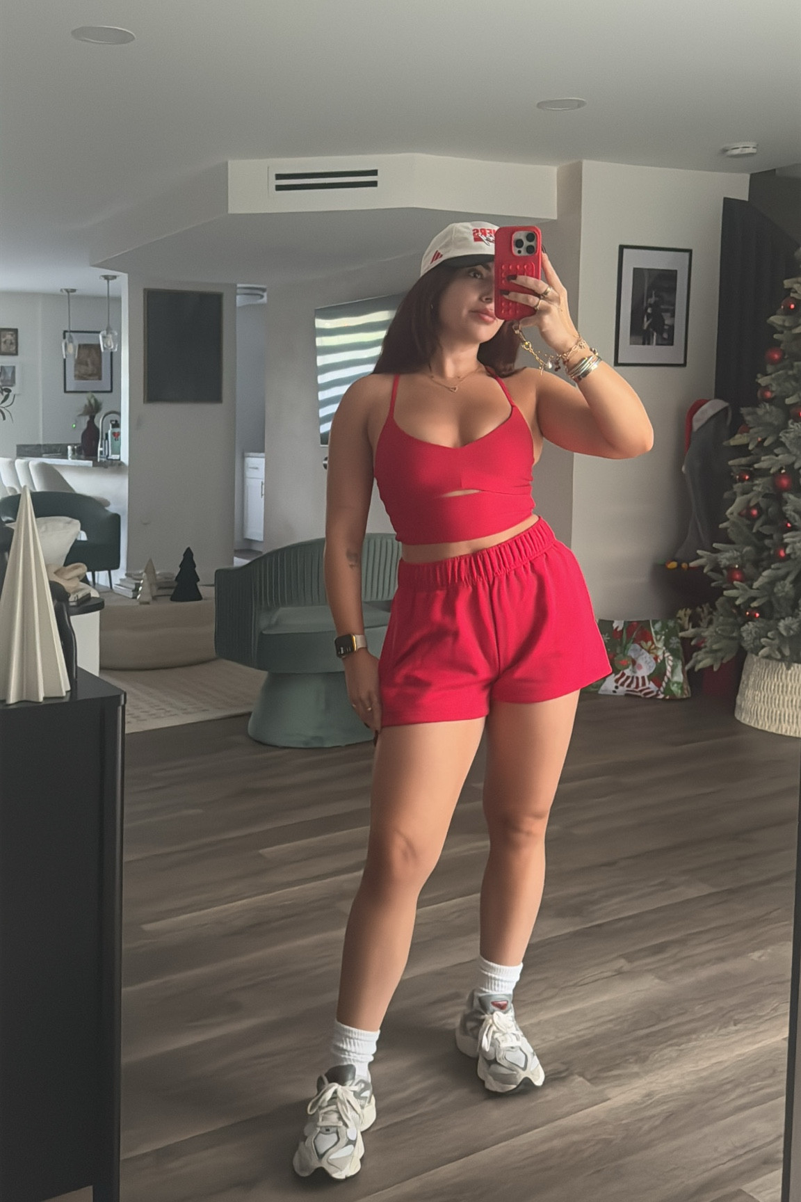 red fits >> ❤️🌶️🍫🍒